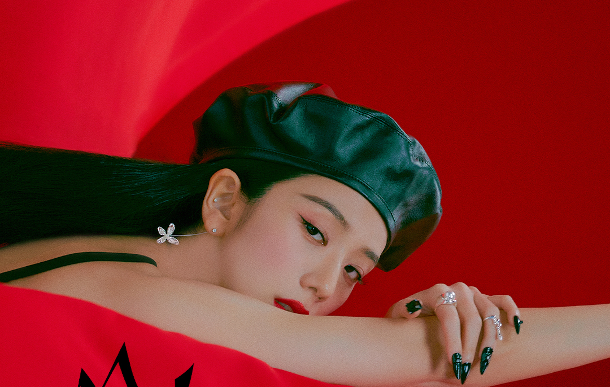 Jisoo debuta en el número dos de Billboard Global 200 con "Flower