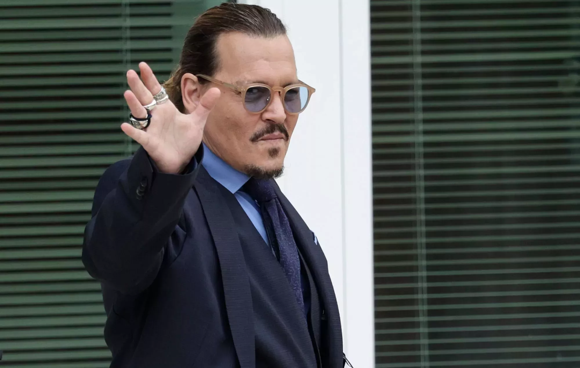 Johnny Depp quiere comprar un bar rural