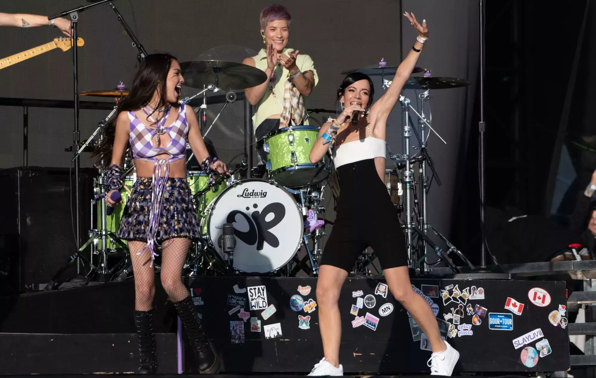 Lily Allen grabó nueva música tras unirse a Olivia Rodrigo en el escenario de Glastonbury