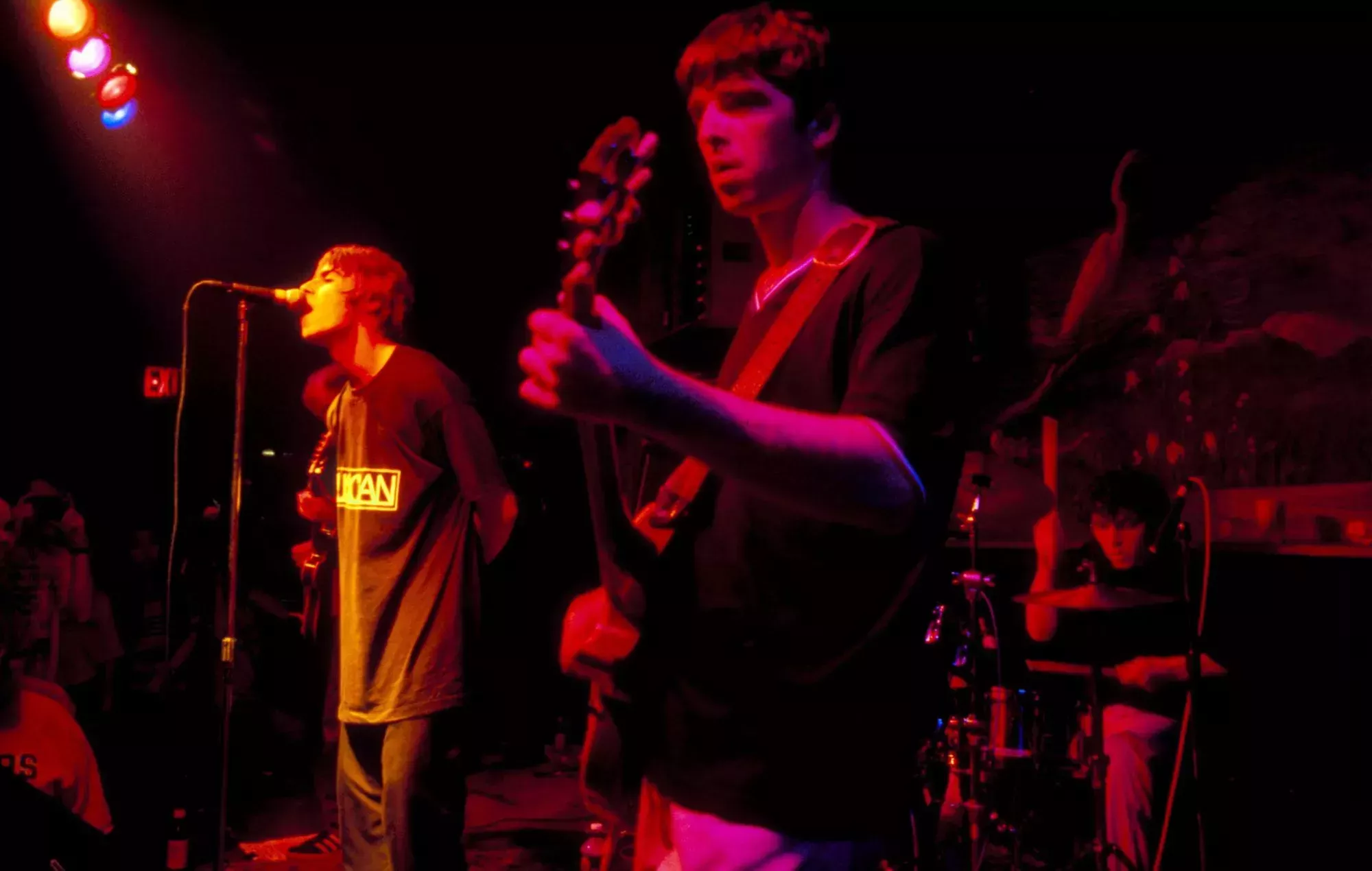 Noel Gallagher confirma la reedición del 30 aniversario de 'Definitely Maybe' para 2024 y desmiente una gira de reunión de Oasis