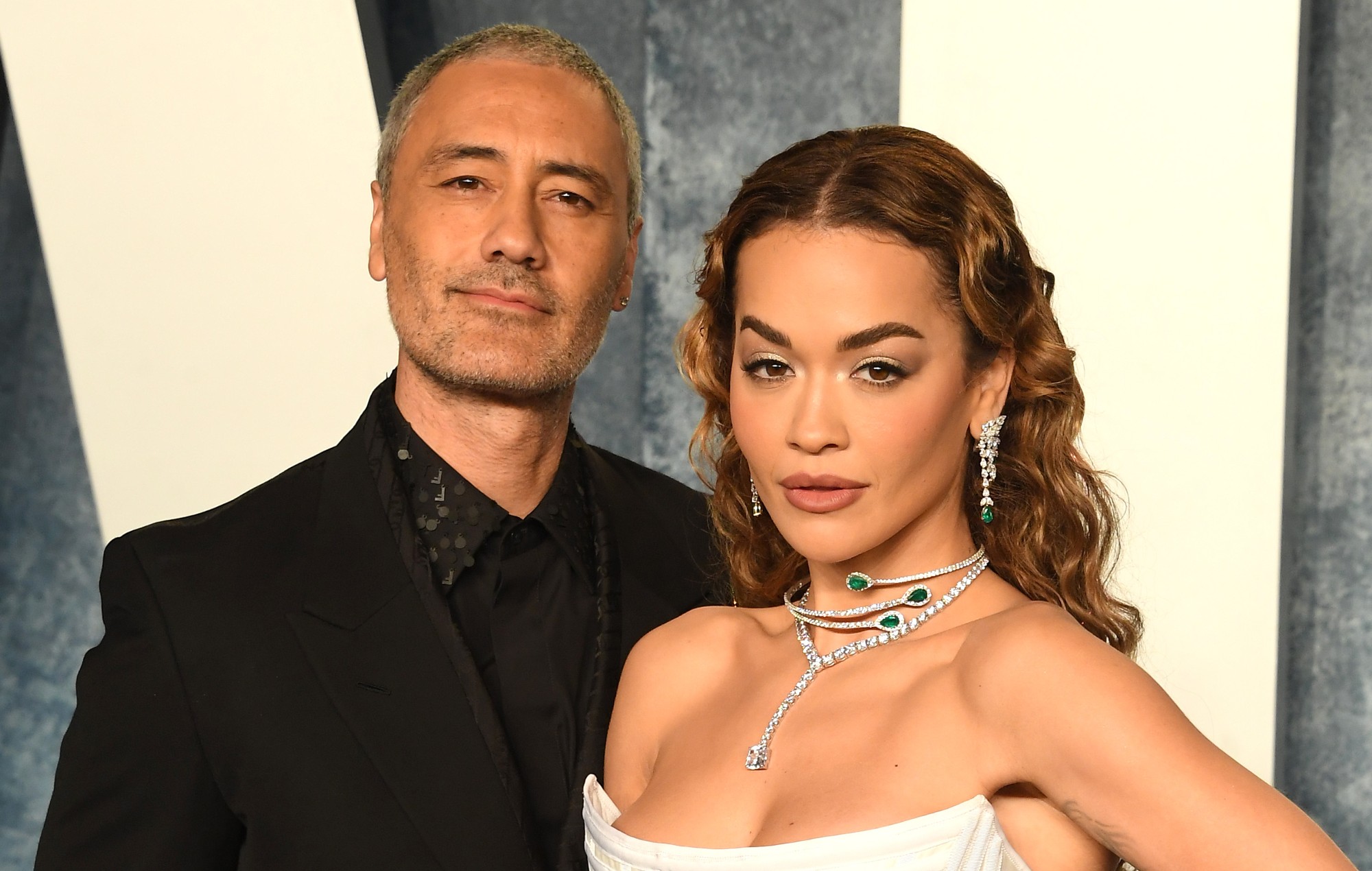 Rita Ora dice que su marido Taika Waititi "la cambió para siempre" e inspiró su nuevo álbum