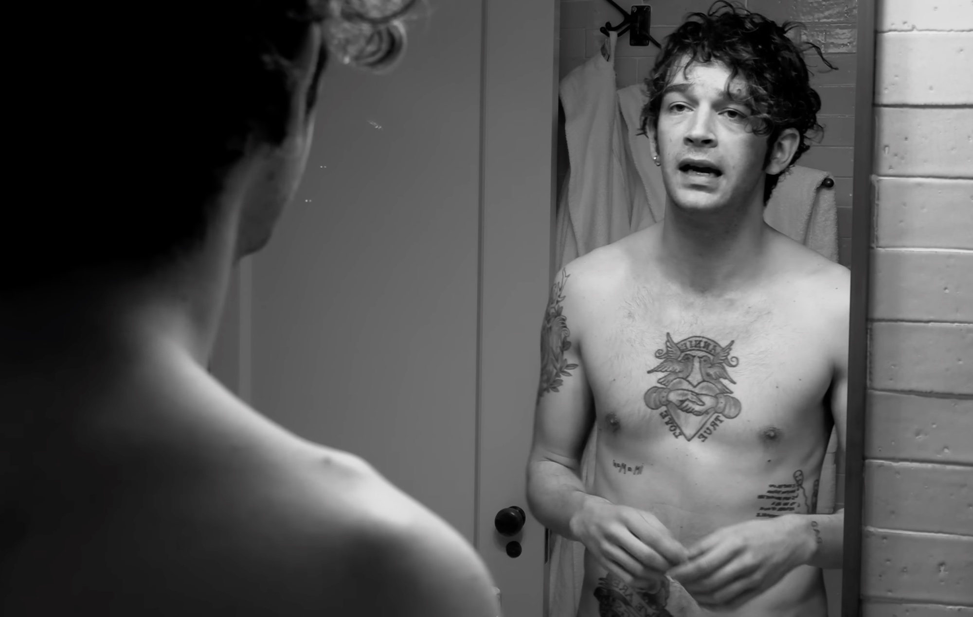 The 1975 comparte el segundo episodio de 'Una representación teatral de un momento íntimo'