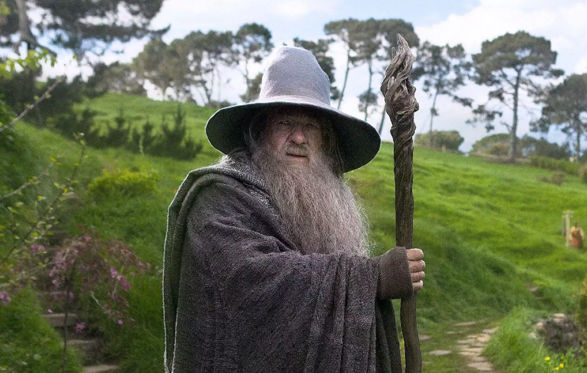 Un hombre disfrazado de Gandalf en un pub se topa con Ian McKellen