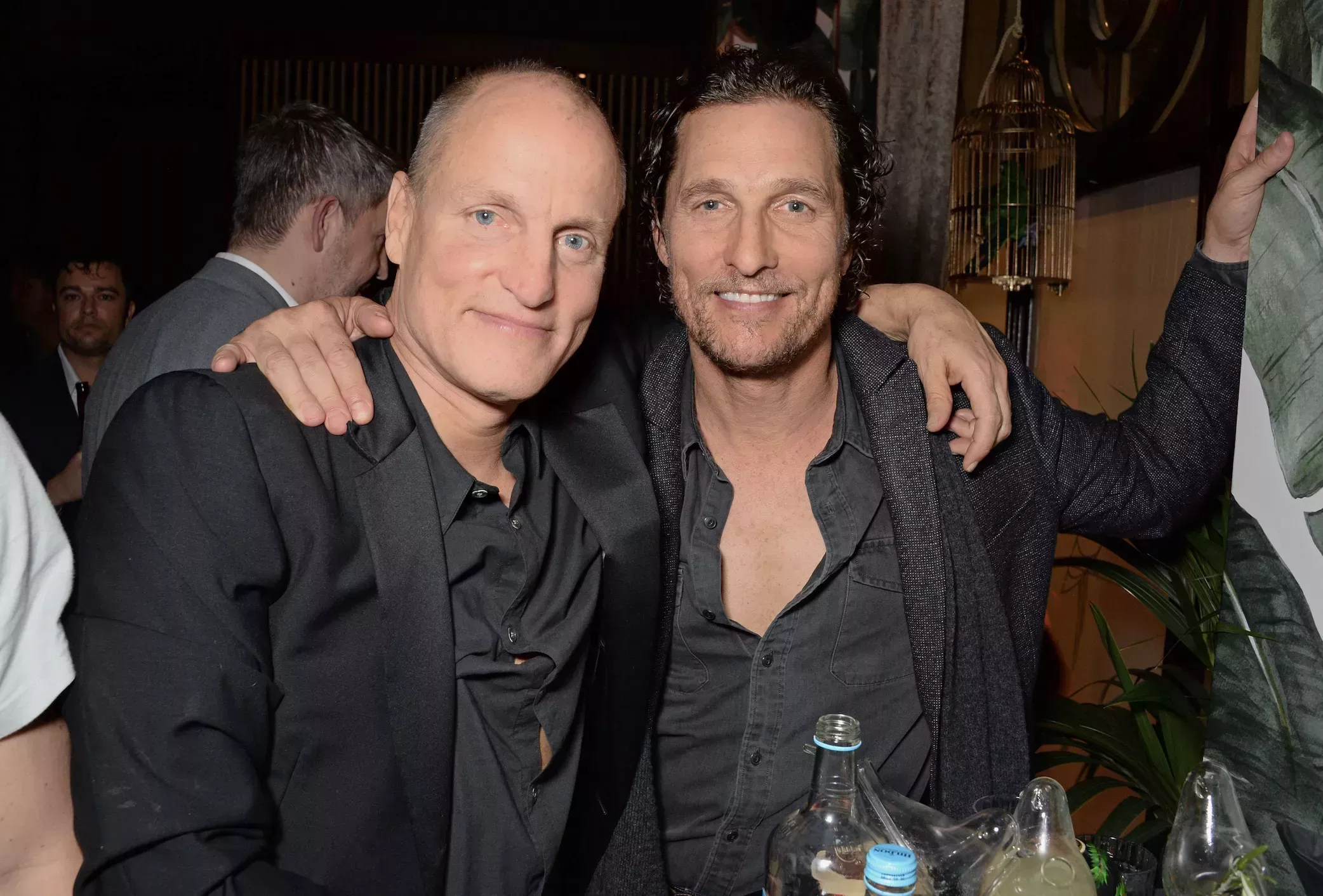 Woody Harrelson responde después de que Matthew McConaughey afirme que podrían ser hermanos