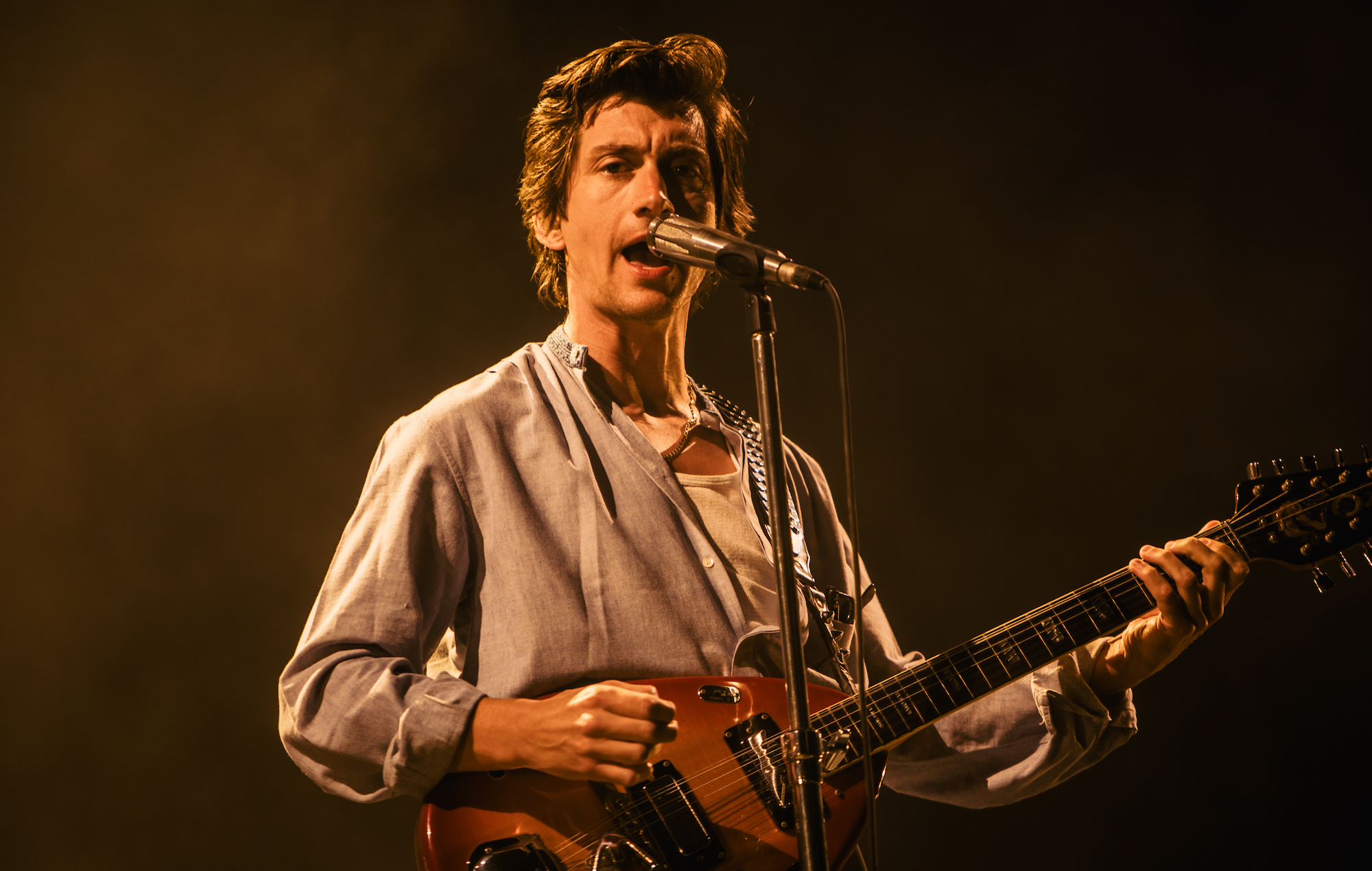 Arctic Monkeys se alía con The Big Issue para programar una gira por el Reino Unido