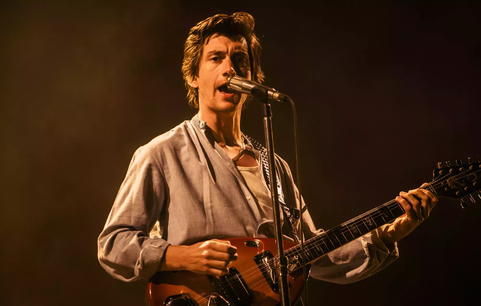 Arctic Monkeys se alía con The Big Issue para programar una gira por el Reino Unido