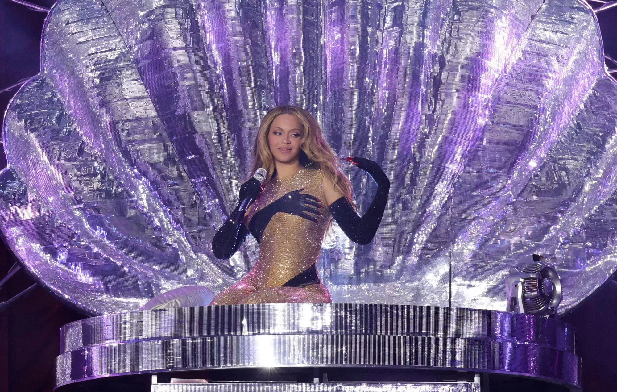Beyoncé rinde homenaje a Tina Turner en un concierto en Londres con una versión de 
