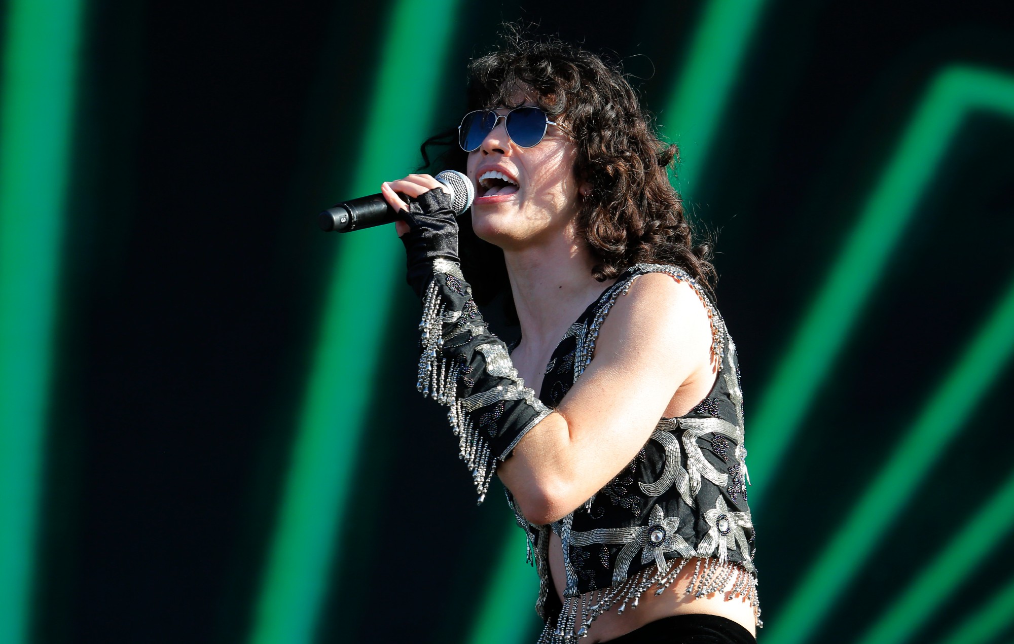 Conan Gray inicia una "nueva era" con 'Never Ending Song', producida por Max Martin