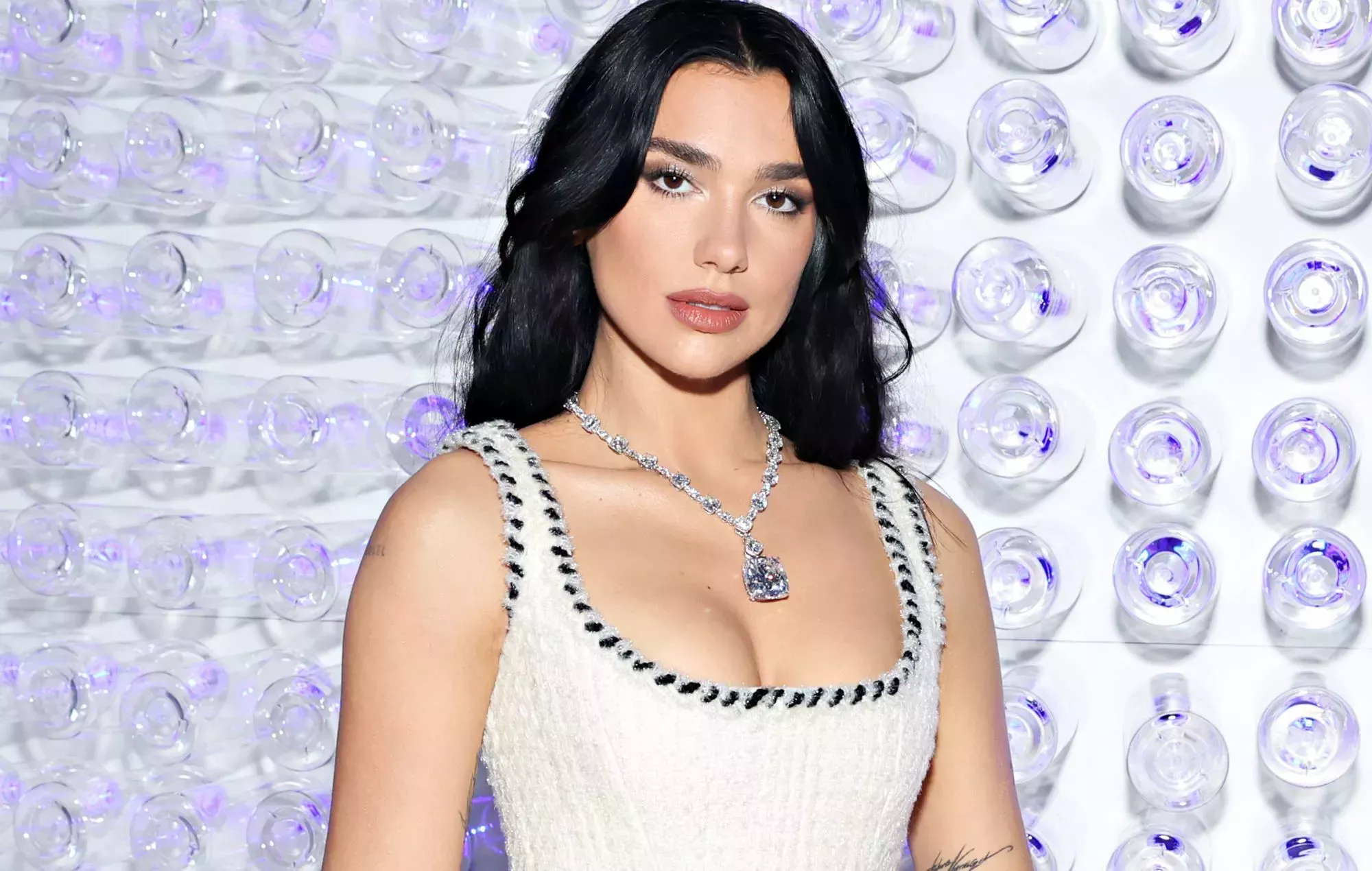 Dua Lipa anuncia una nueva canción para la película 