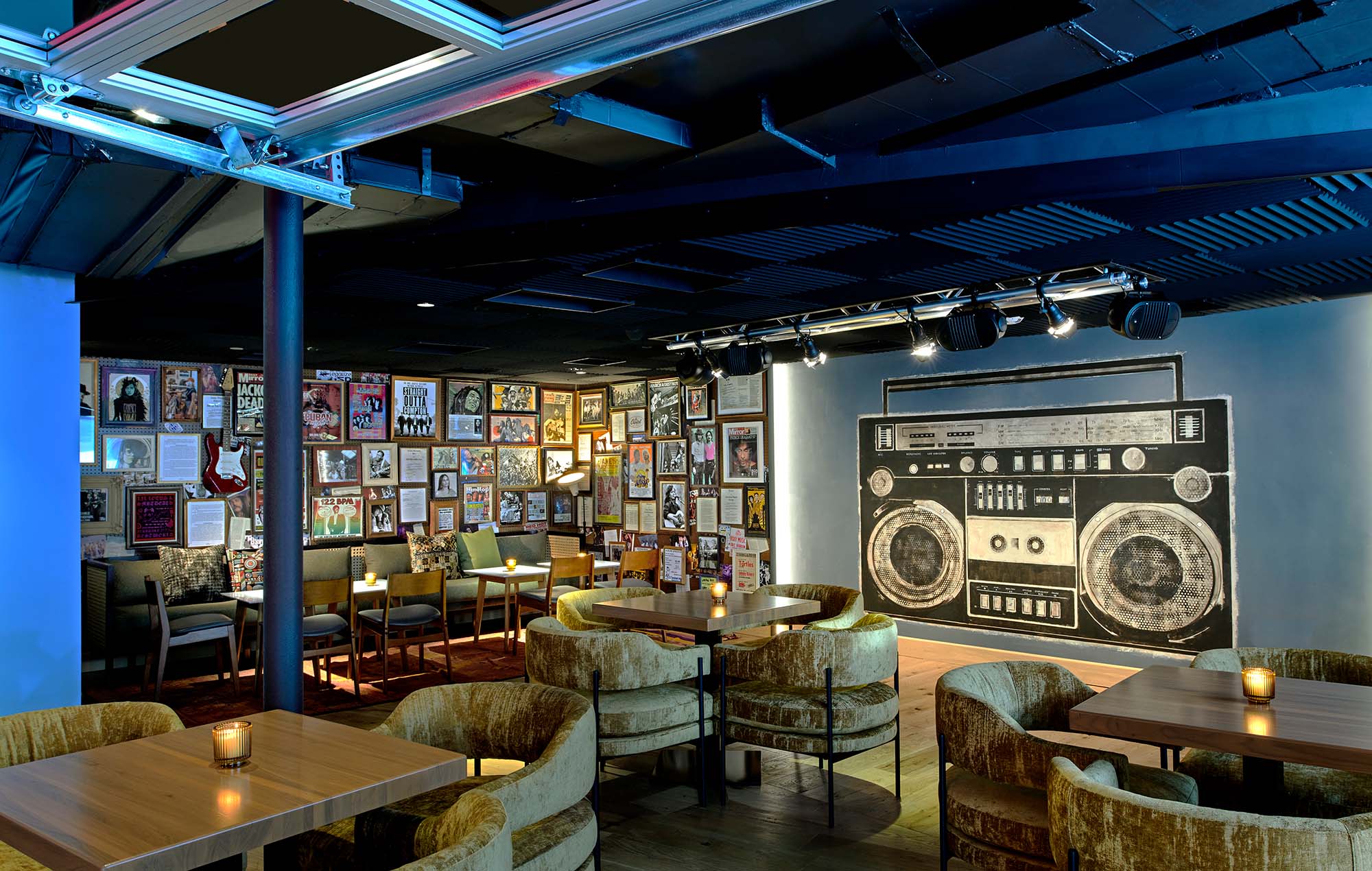 El Hotel Ziggy, en Sunset Strip de Los Ángeles, se pregunta "¿Quién es realmente el dueño de la música?".