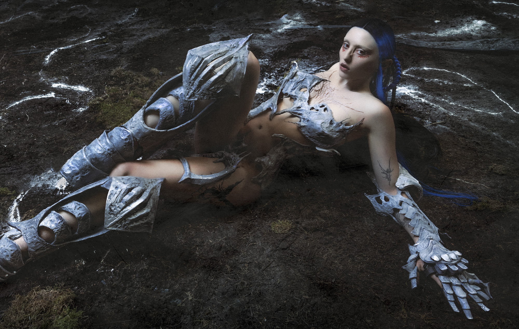 Escucha "Possession Of A Weapon", el nuevo e intenso single de Ashnikko