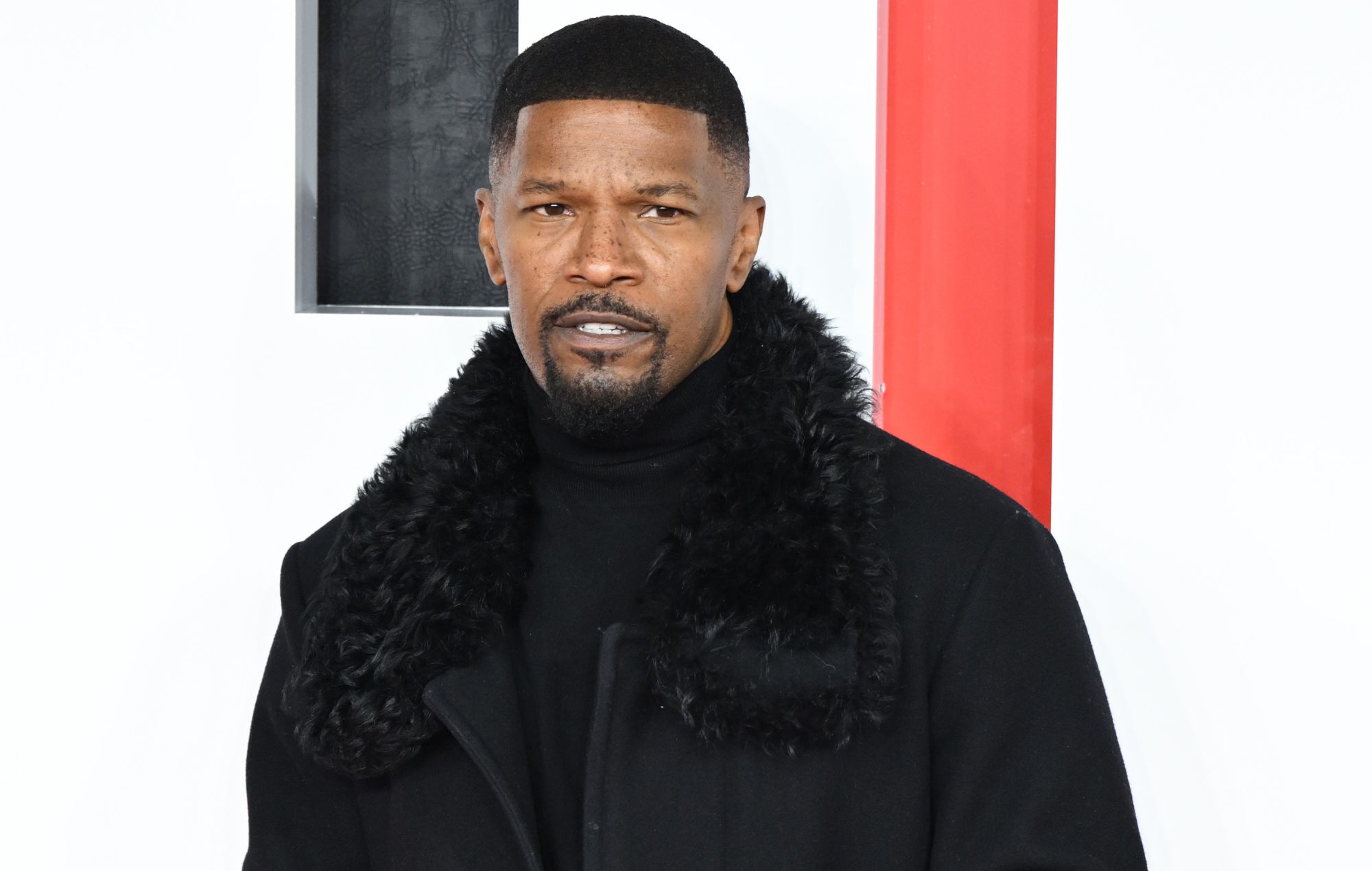 Jamie Foxx sale del hospital y se recupera de una complicación médica