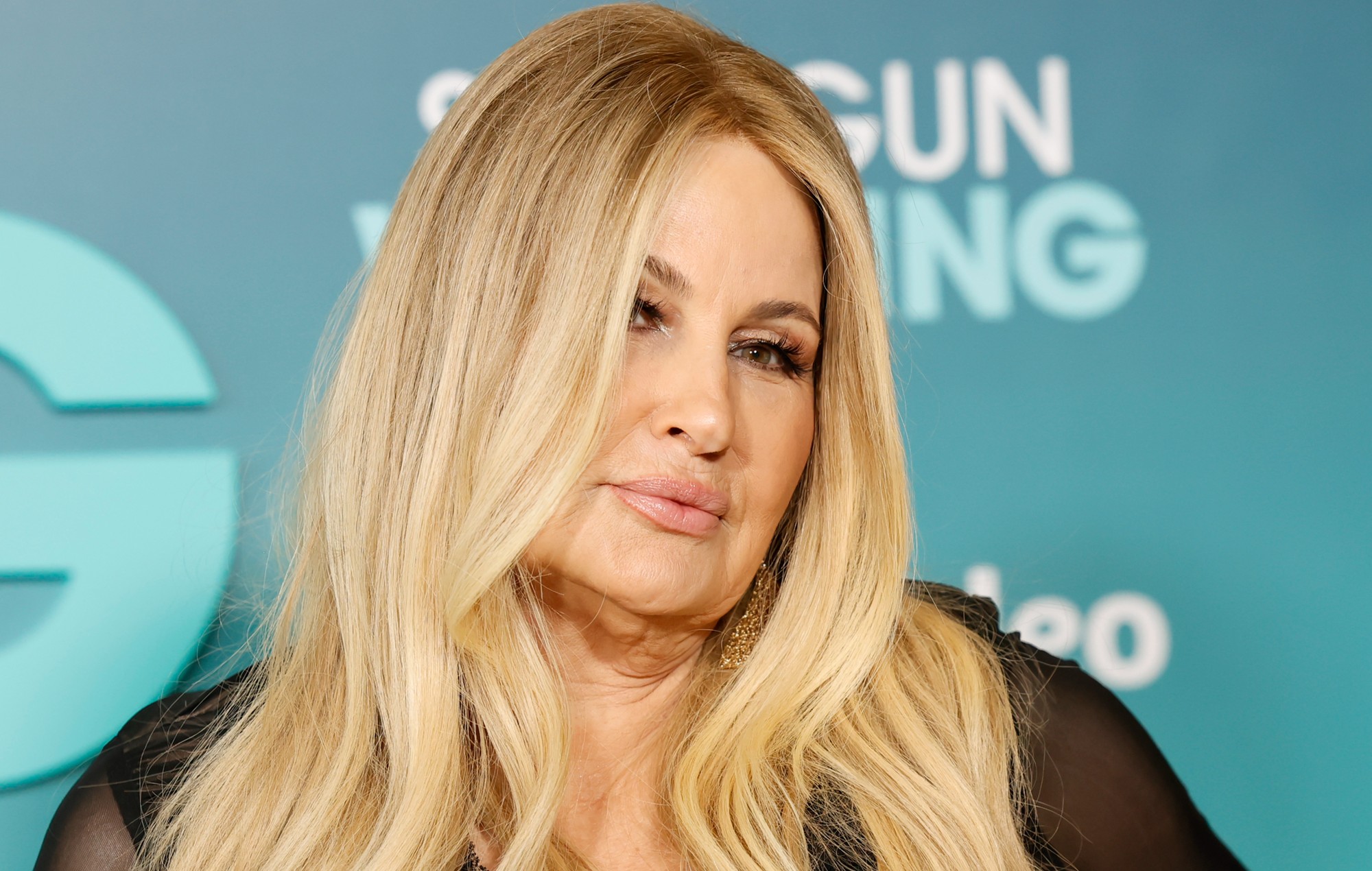 Jennifer Coolidge expresa su apoyo a los guionistas en huelga durante su discurso de aceptación de los MTV Movie and TV Awards