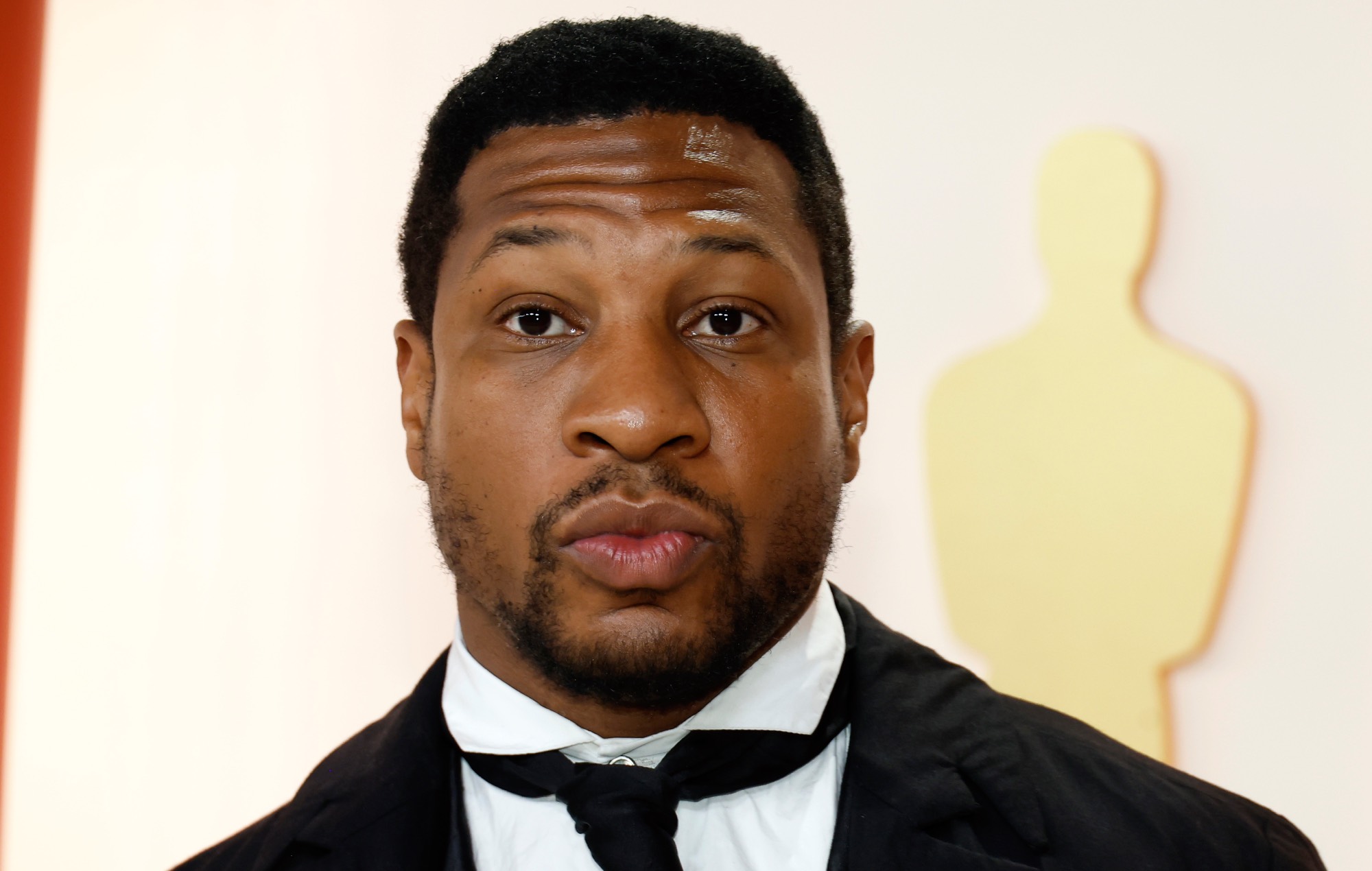 Jonathan Majors comparece ante el tribunal a través de Zoom mientras continúa el caso de agresión