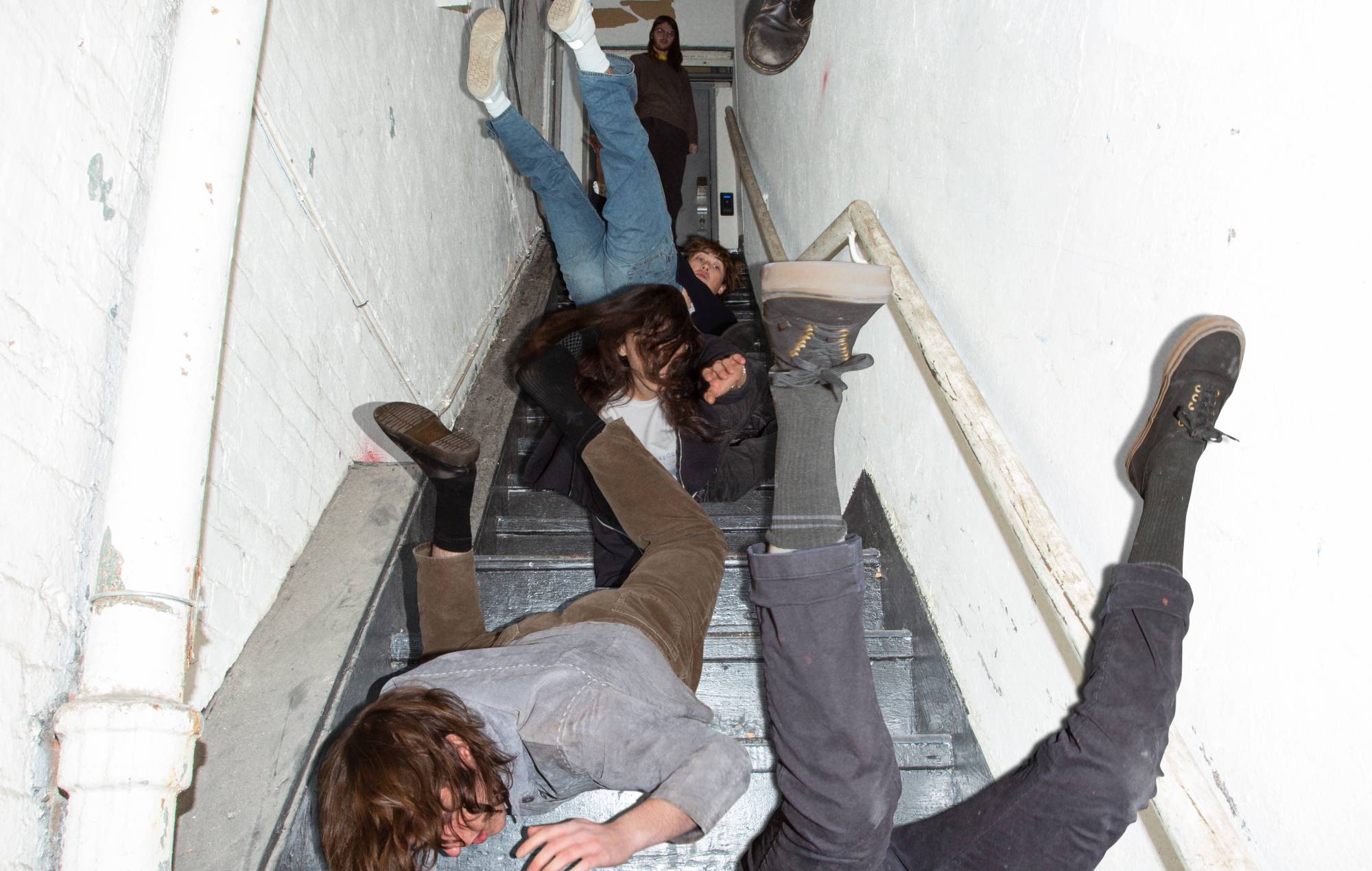 Mira el extraño vídeo de Geese para su nuevo single "Mysterious Love".