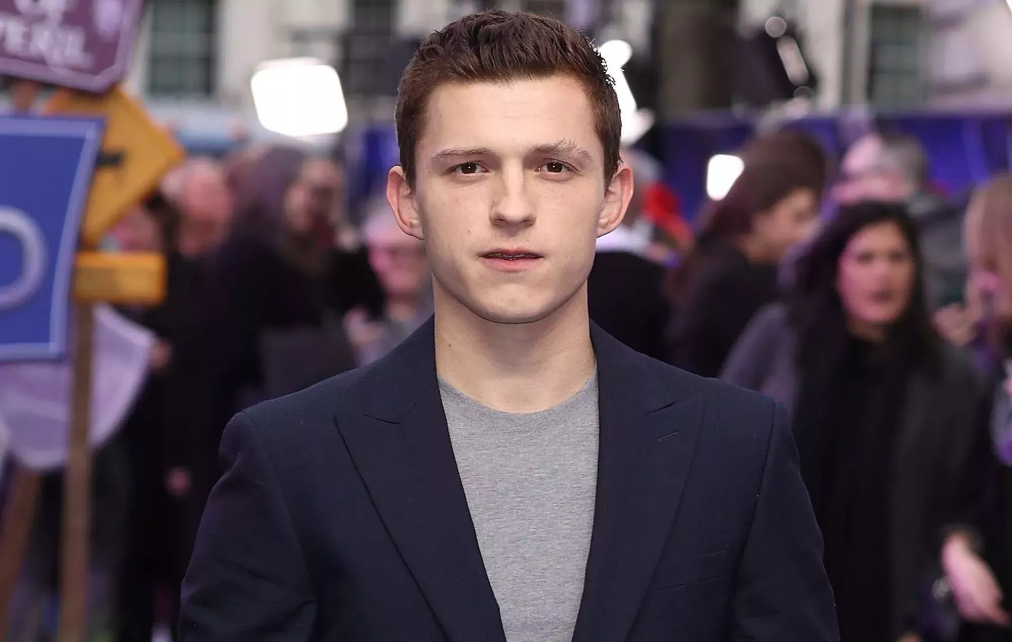 Tom Holland revela que lleva sobrio más de un año