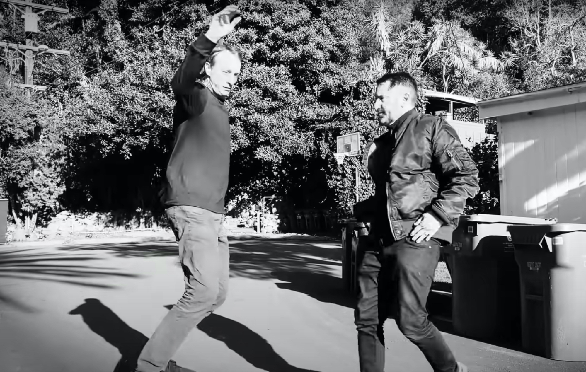 Tony Hawk versiona "Wish" de Nine Inch Nails con Trent Reznor y una banda de acompañamiento de lujo