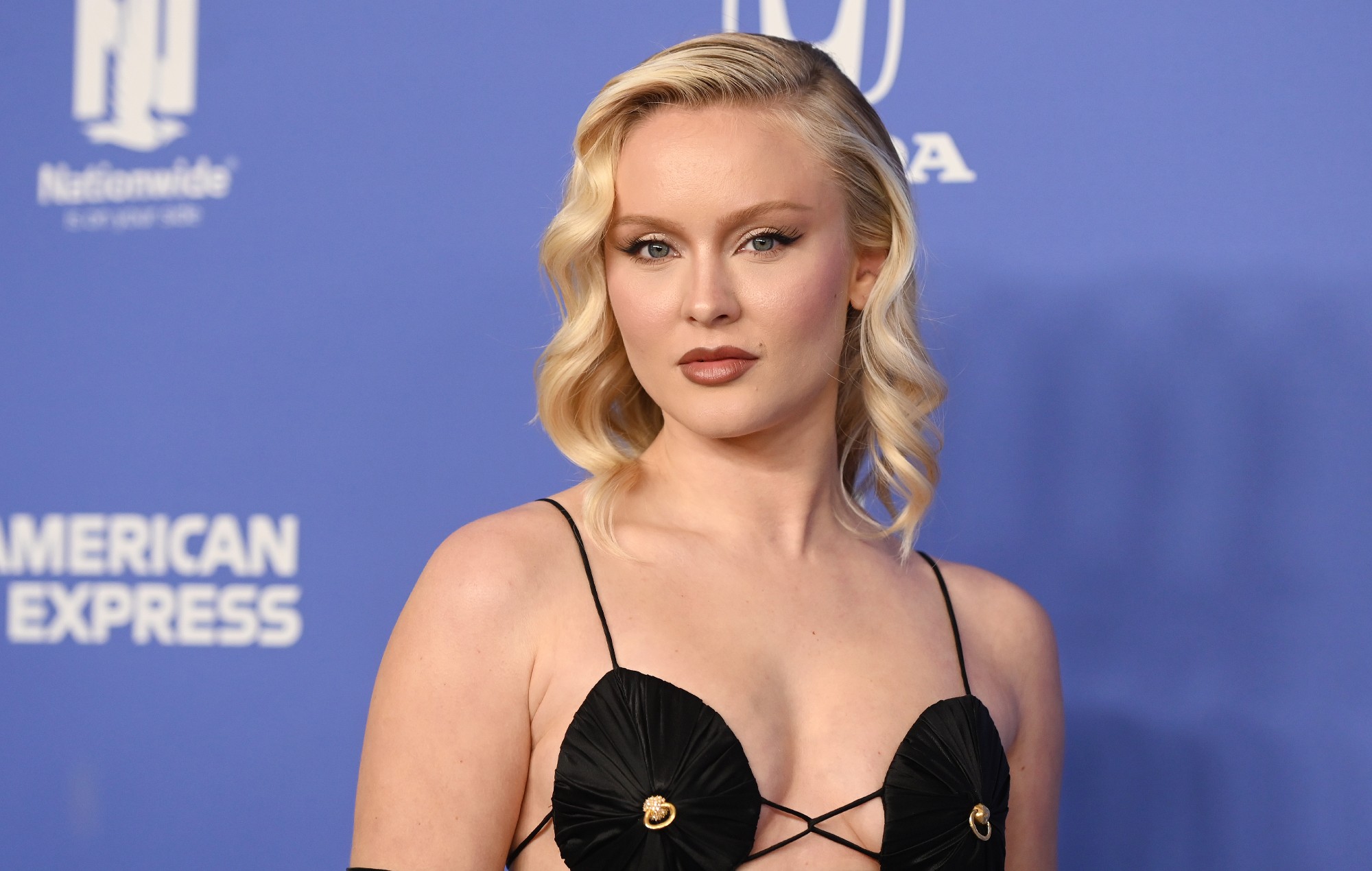 Zara Larsson comparte su dance distópico "End Of Time".