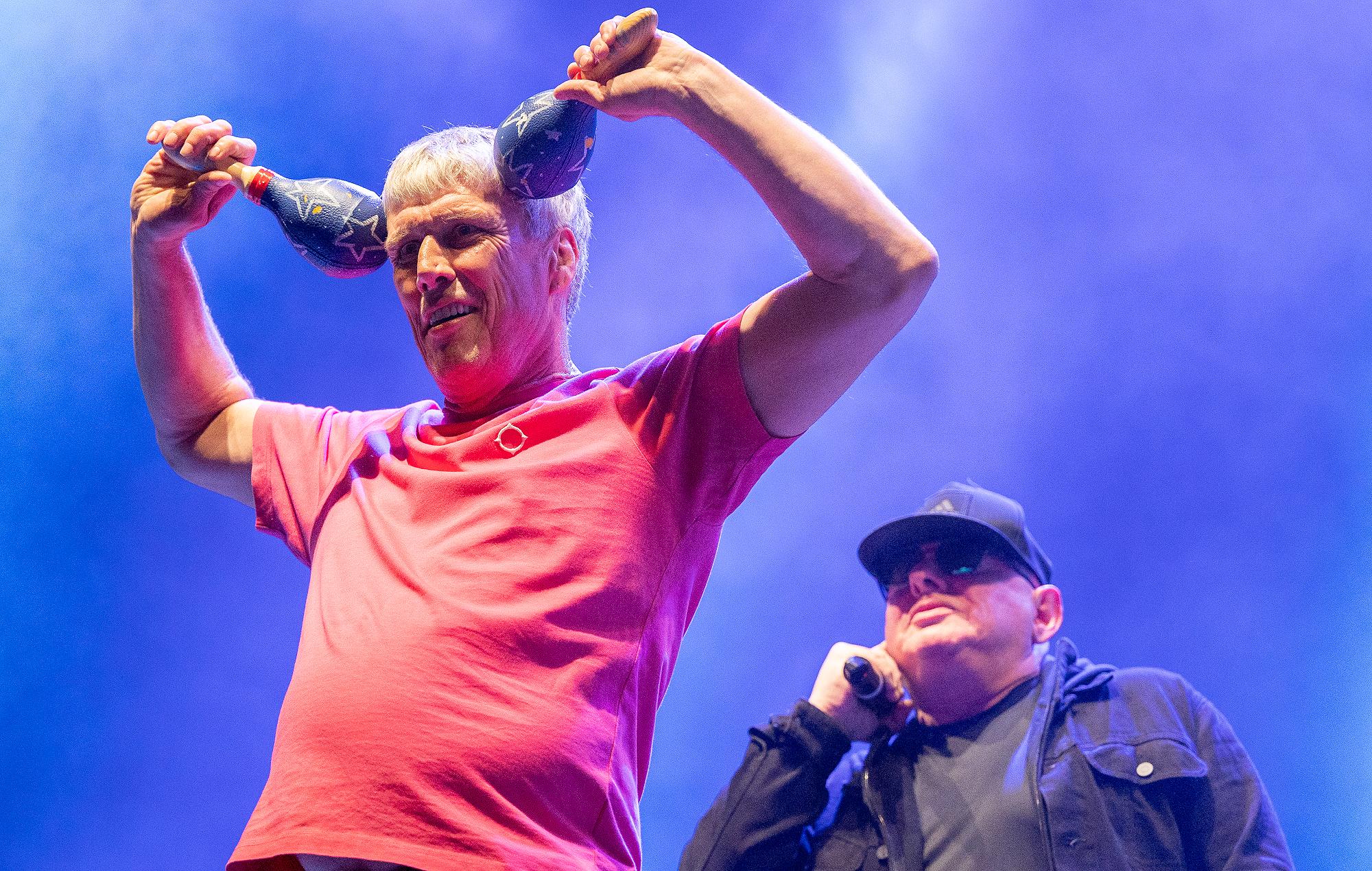 Bez, de Happy Mondays, dice que tiene "suerte de estar vivo" tras su accidente de moto