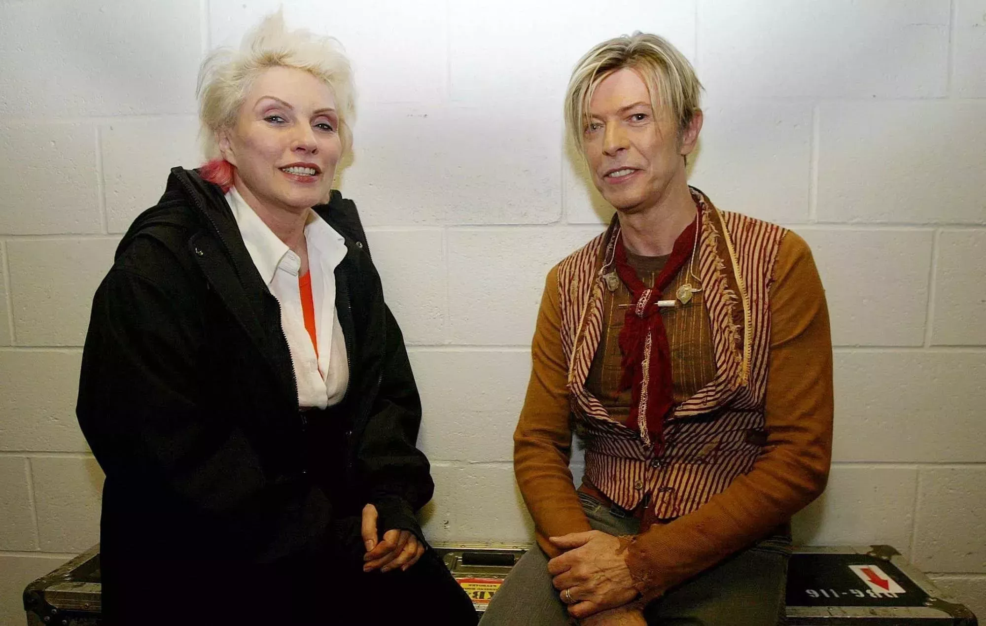 Debbie Harry, de Blondie, defiende que David Bowie le enseñara el pene