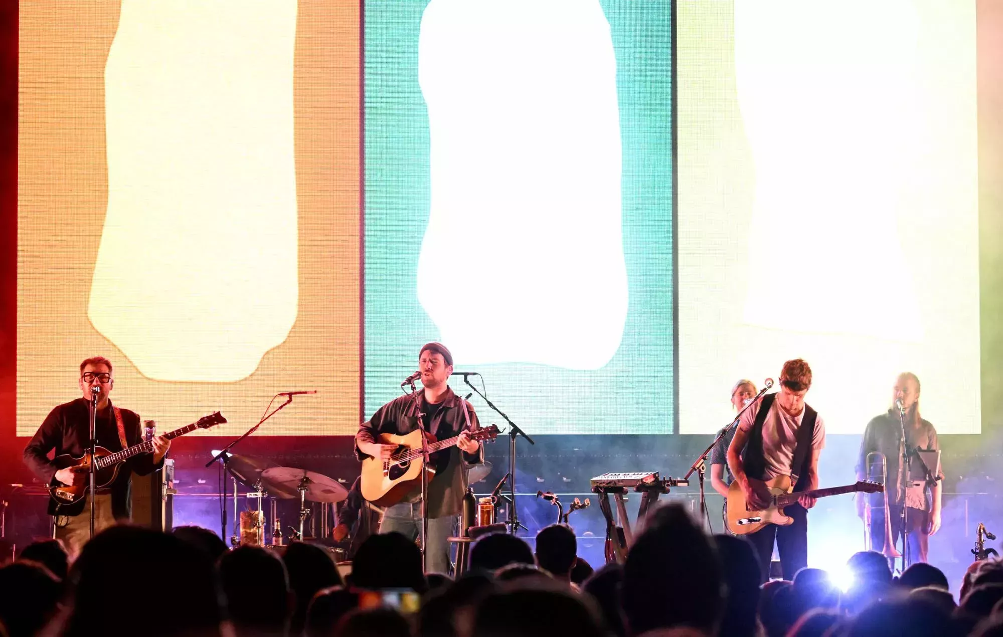 Fleet Foxes publica oficialmente versiones de Joni Mitchell y The Strokes