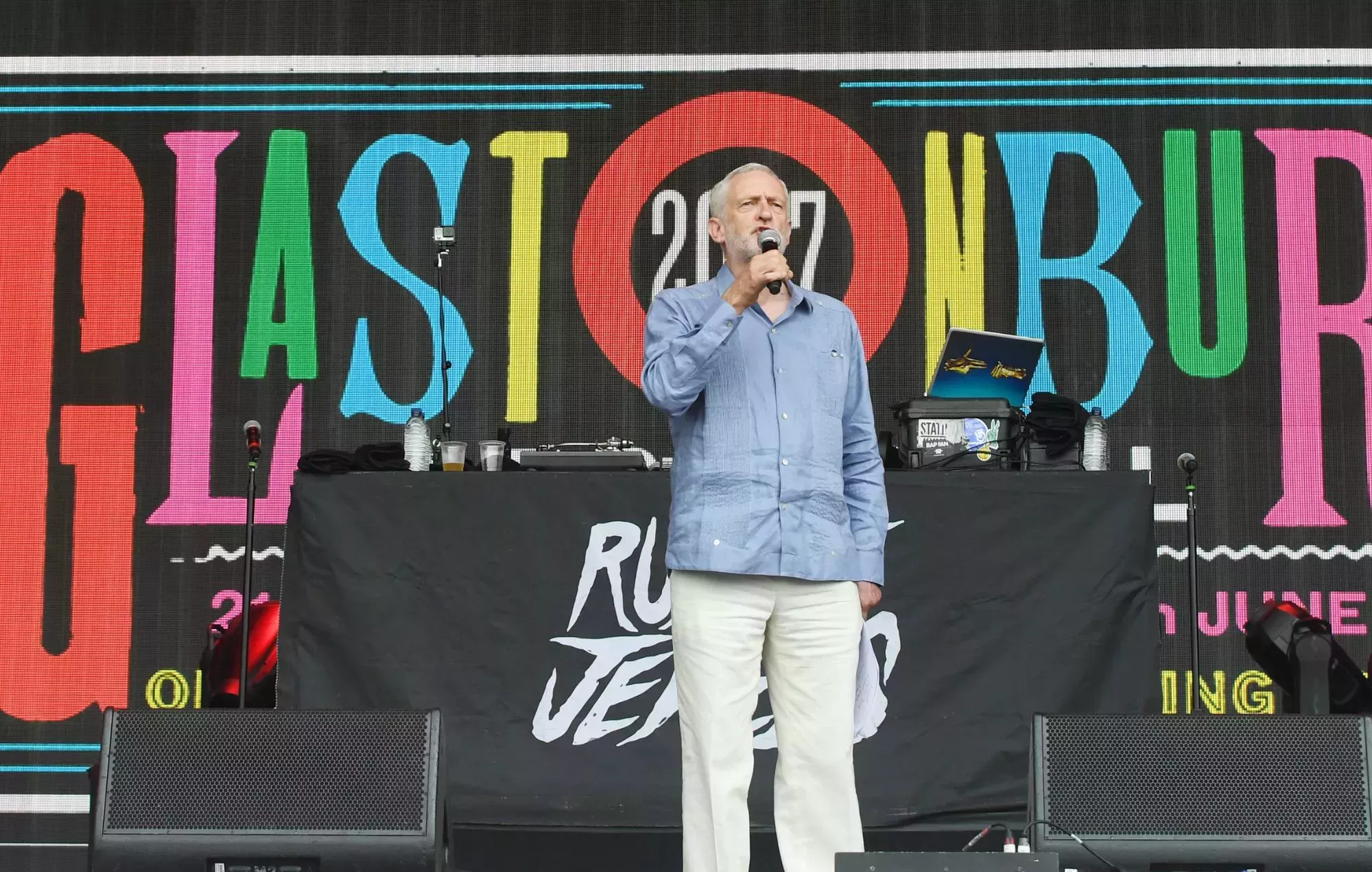 Glastonbury retira la 