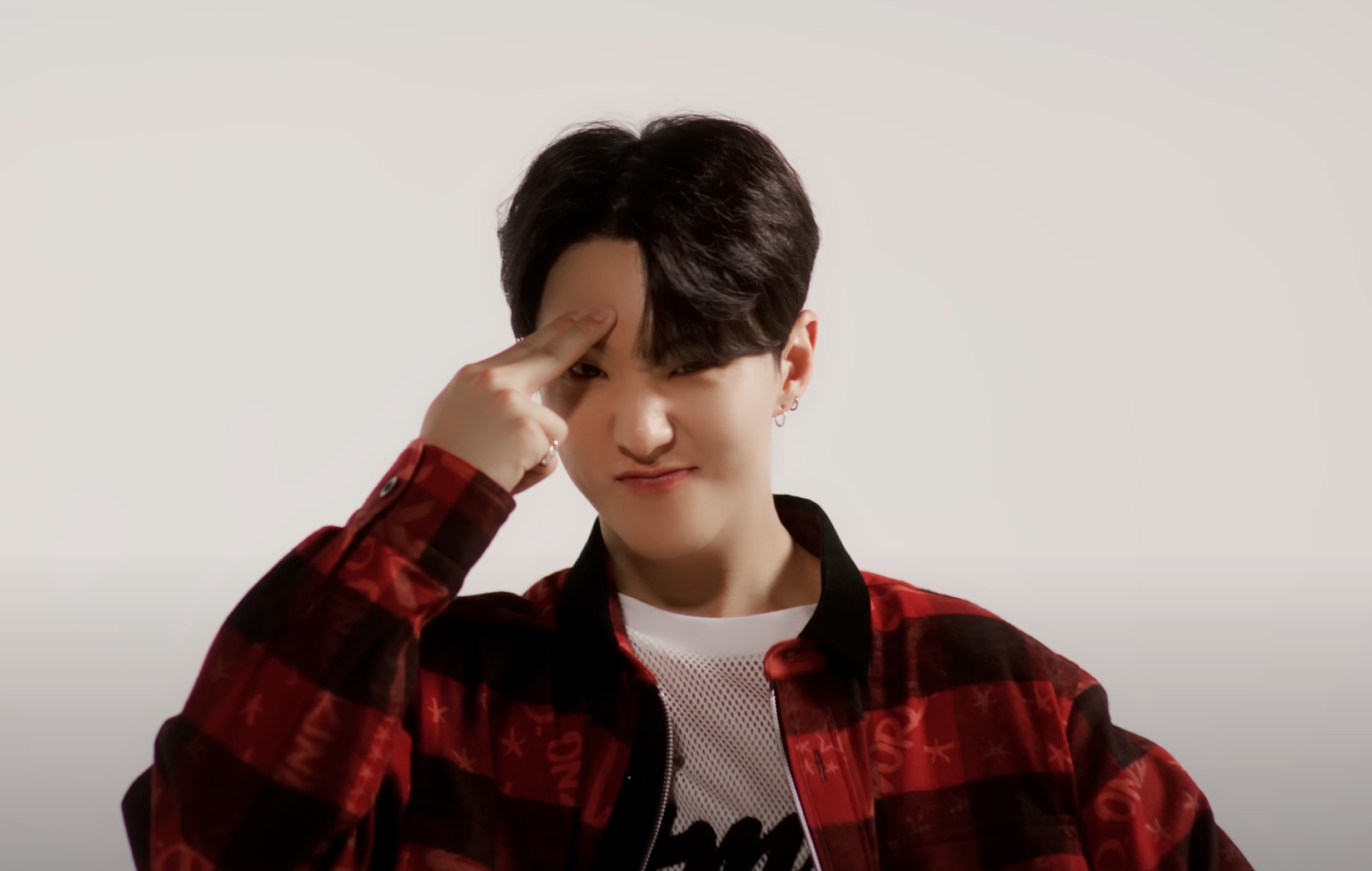 Hoshi de SEVENTEEN lanza su nueva canción 'Stay' para celebrar su cumpleaños