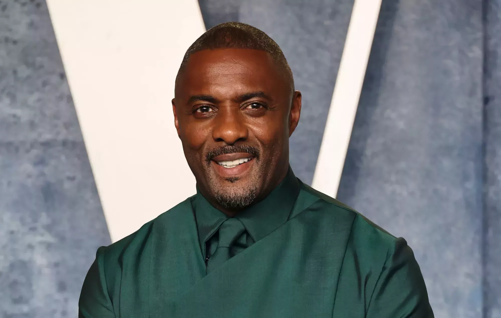 Idris Elba deja de interpretar a James Bond por su 