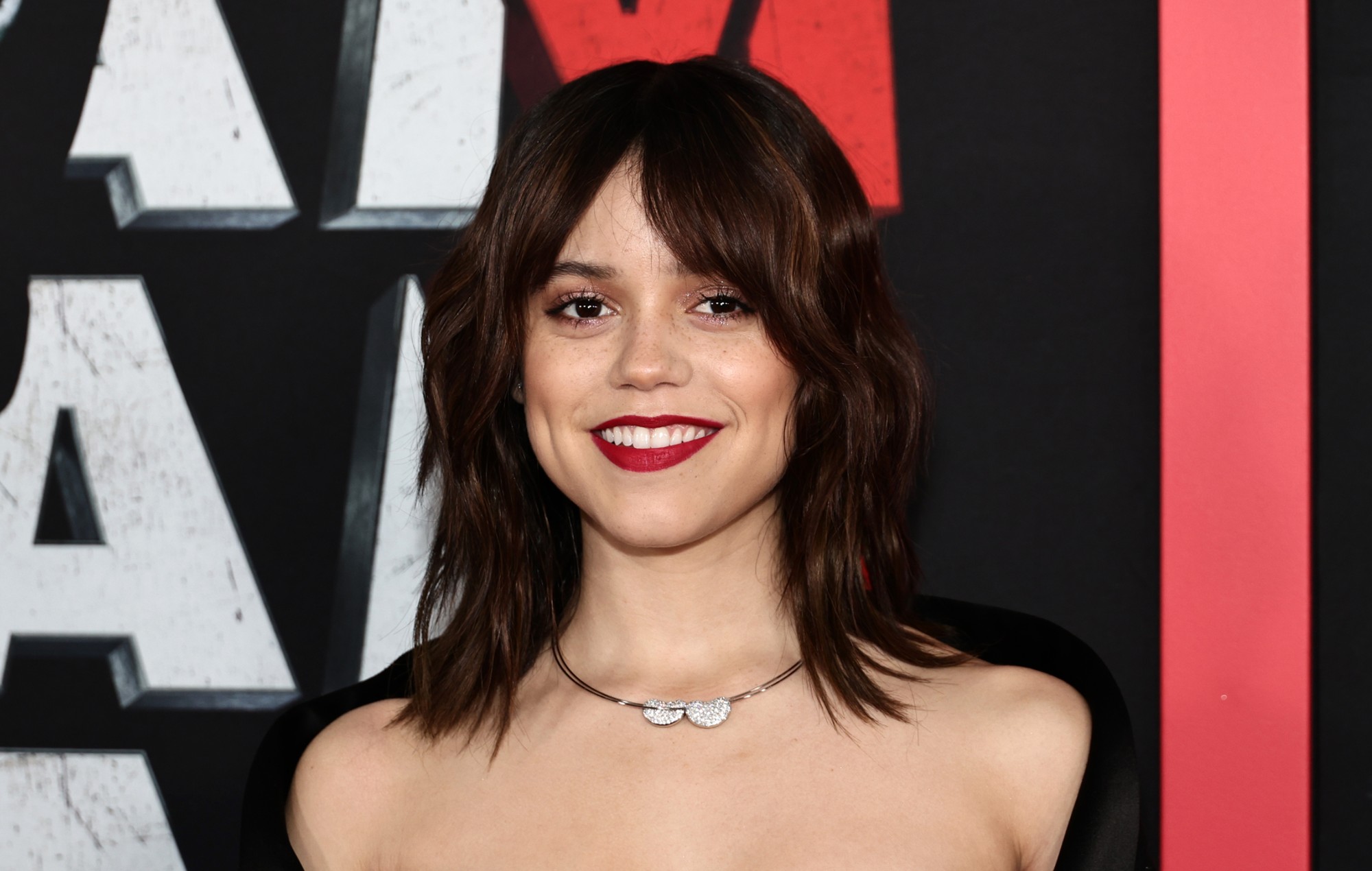 Jenna Ortega recuerda el "terrorífico" momento en que tuvo que actuar como si estuviera en éxtasis