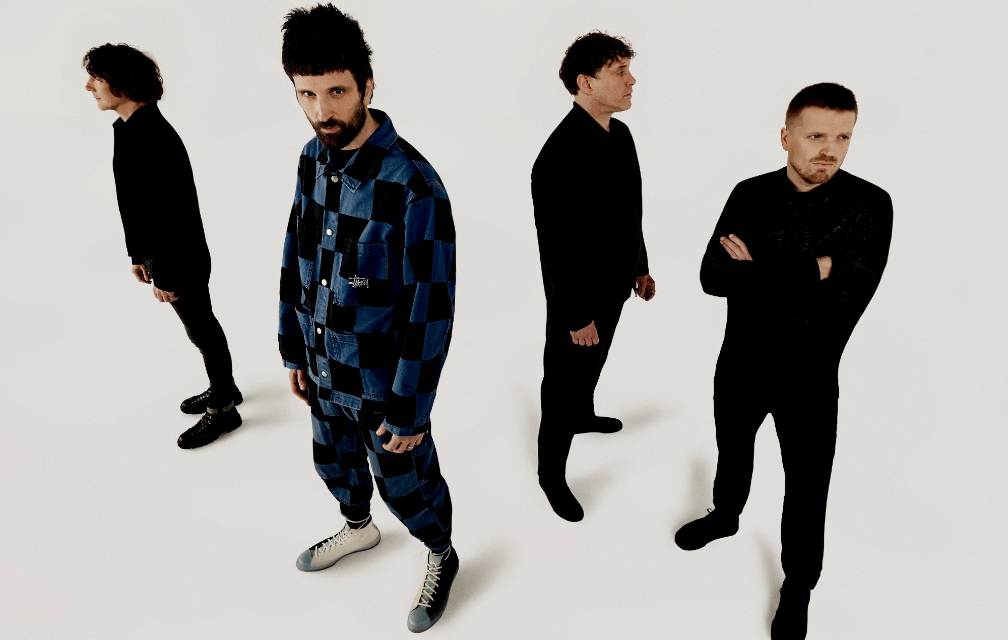 Kasabian destaca las diferencias entre los humanos y la IA en su nuevo single, 'Algorithms'