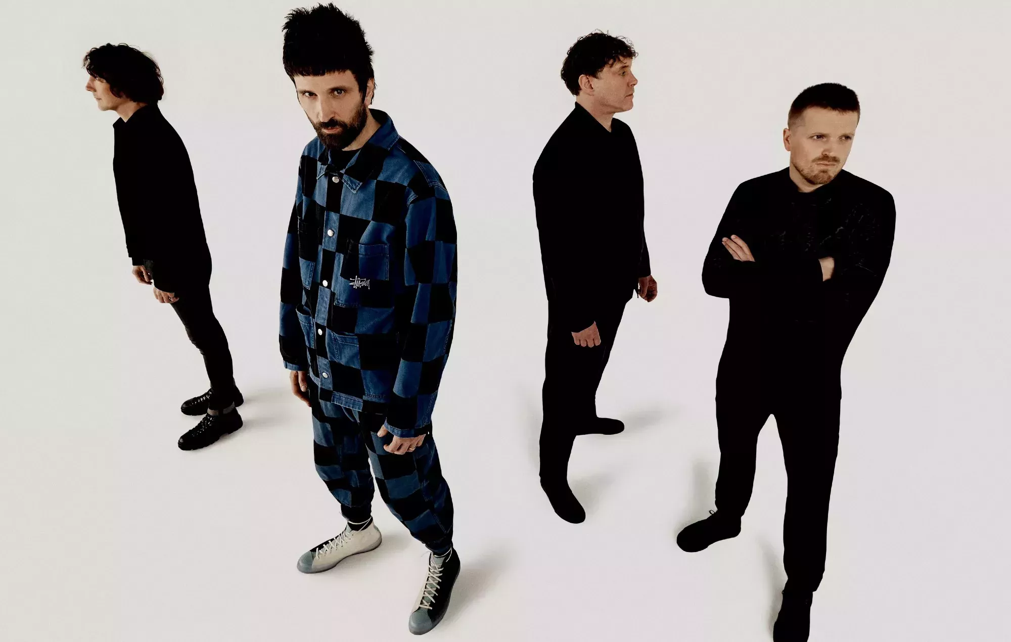 Kasabian destaca las diferencias entre los humanos y la IA en su nuevo single, 'Algorithms'