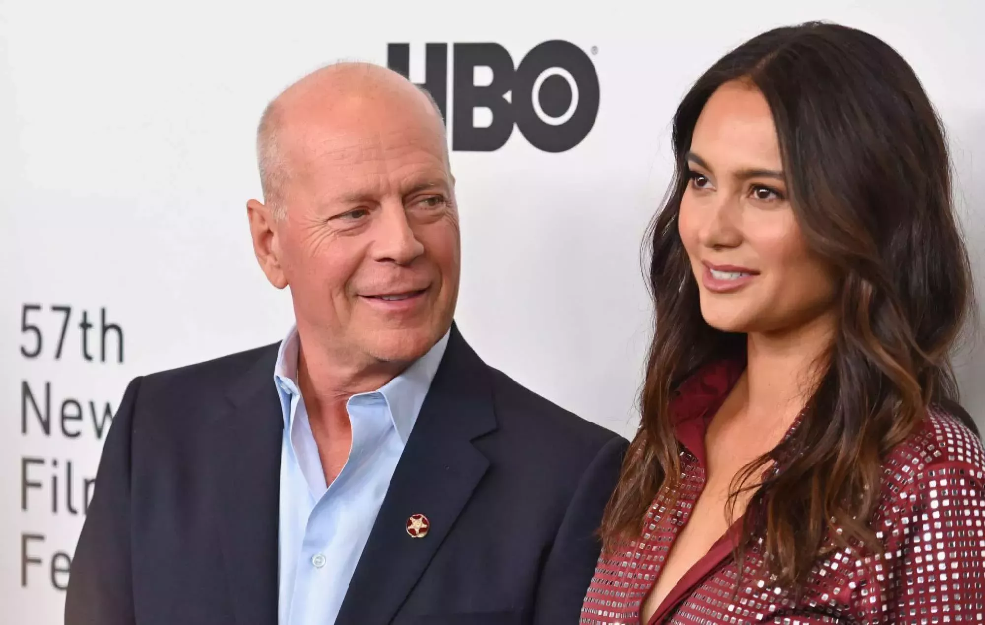 La familia de Bruce Willis comparte conmovedores homenajes en el primer Día del Padre desde que se anunció el diagnóstico de demencia del actor 