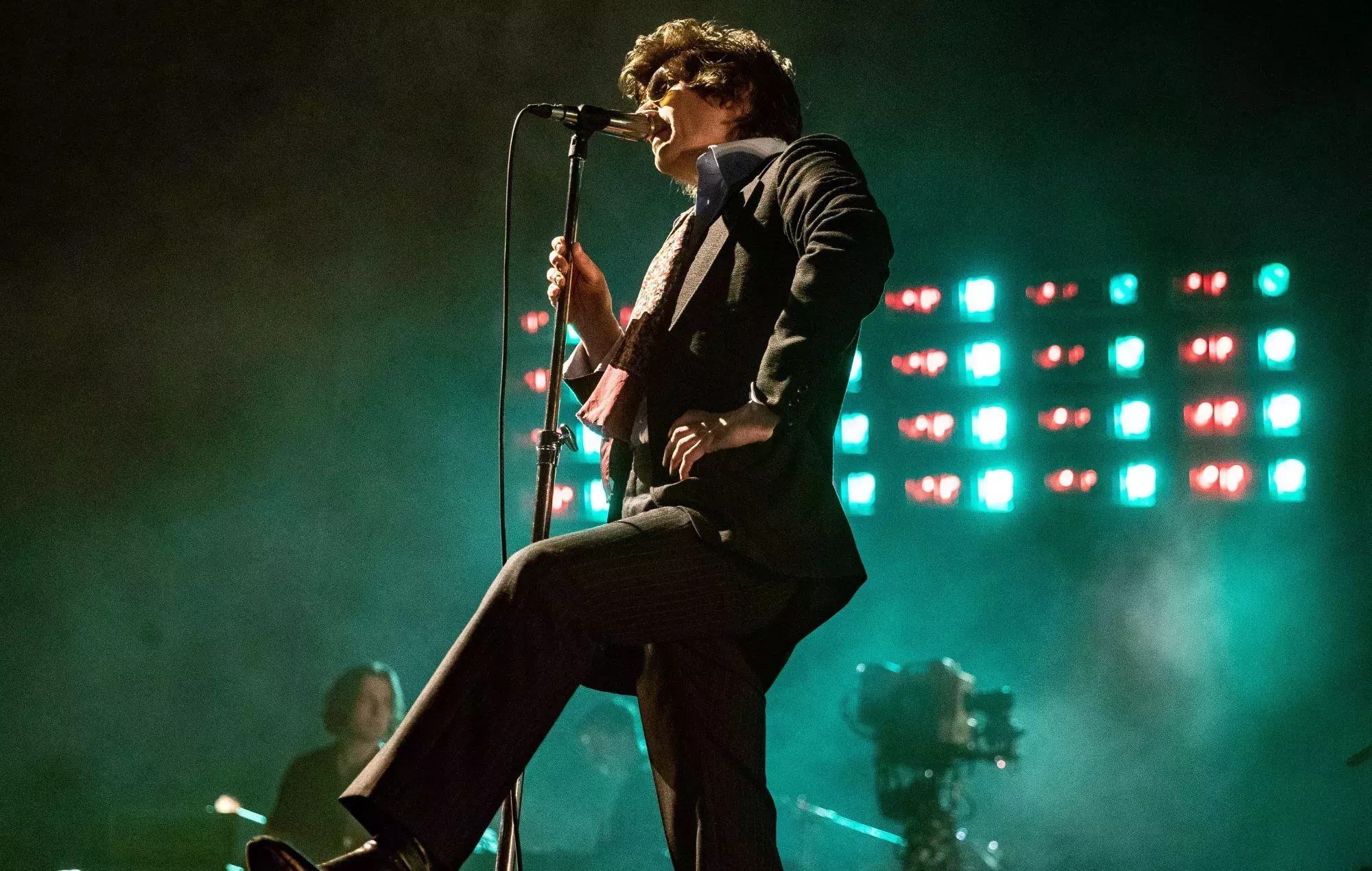 Los Arctic Monkeys se reúnen con Miles Kane para '505' en Londres