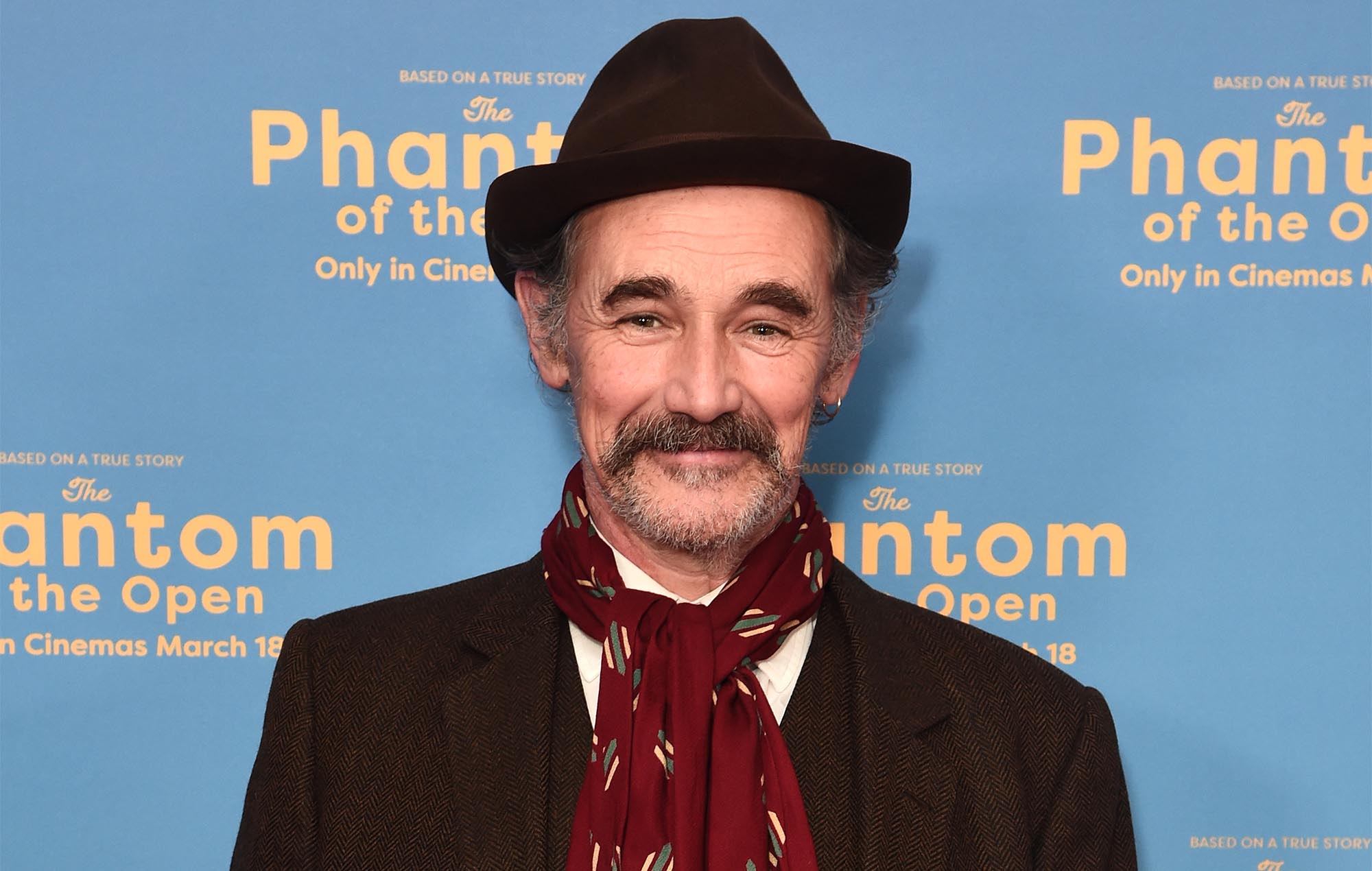 Mark Rylance dice que tomó solución de ajo en lugar de la vacuna COVID