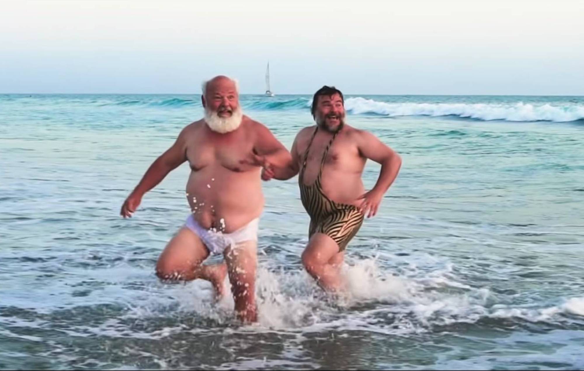 Tenacious D retoza en la playa para su versión de 'Wicked Game'