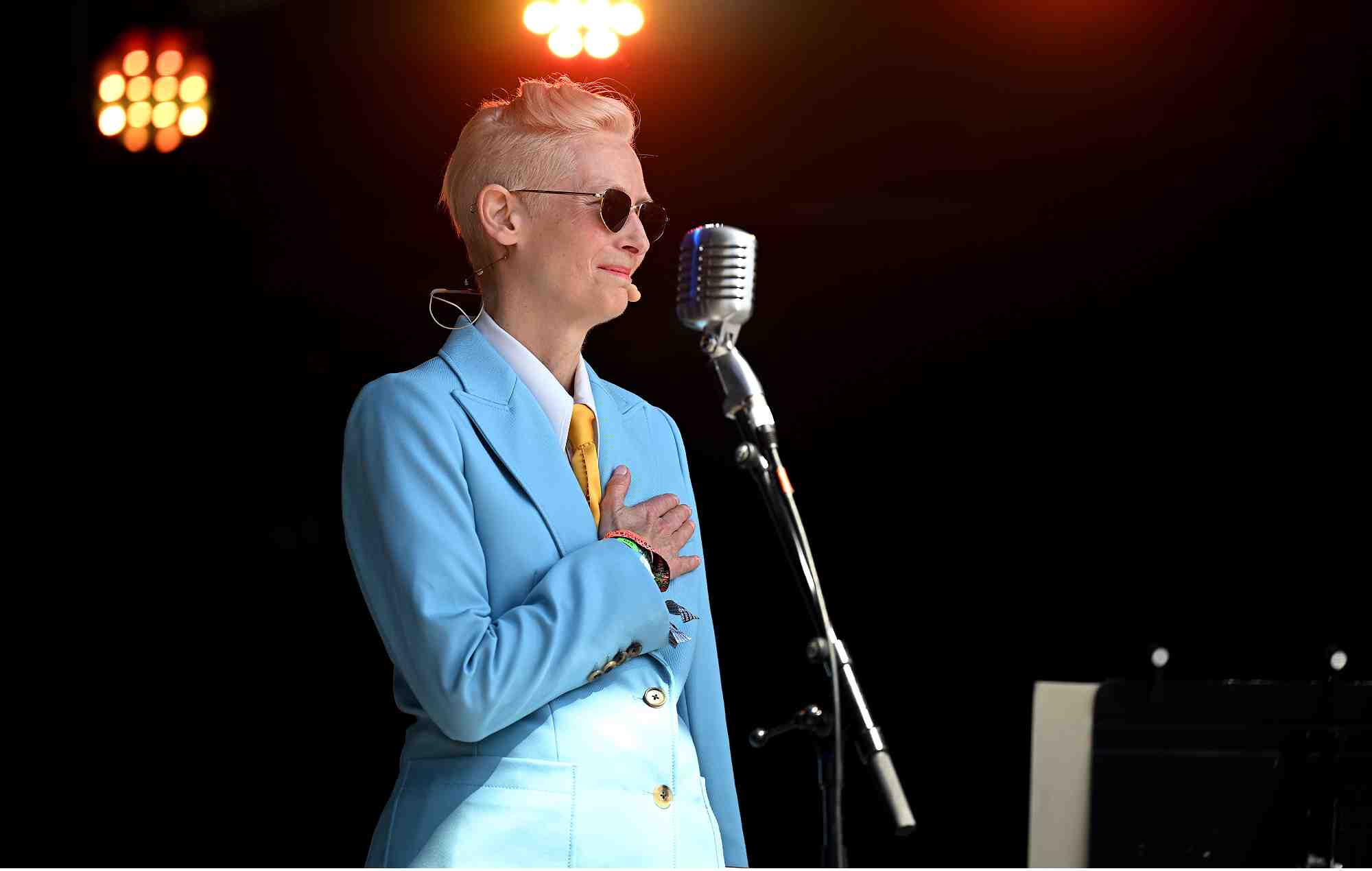 Vea a Tilda Swinton junto a Max Richter en Glastonbury 2023