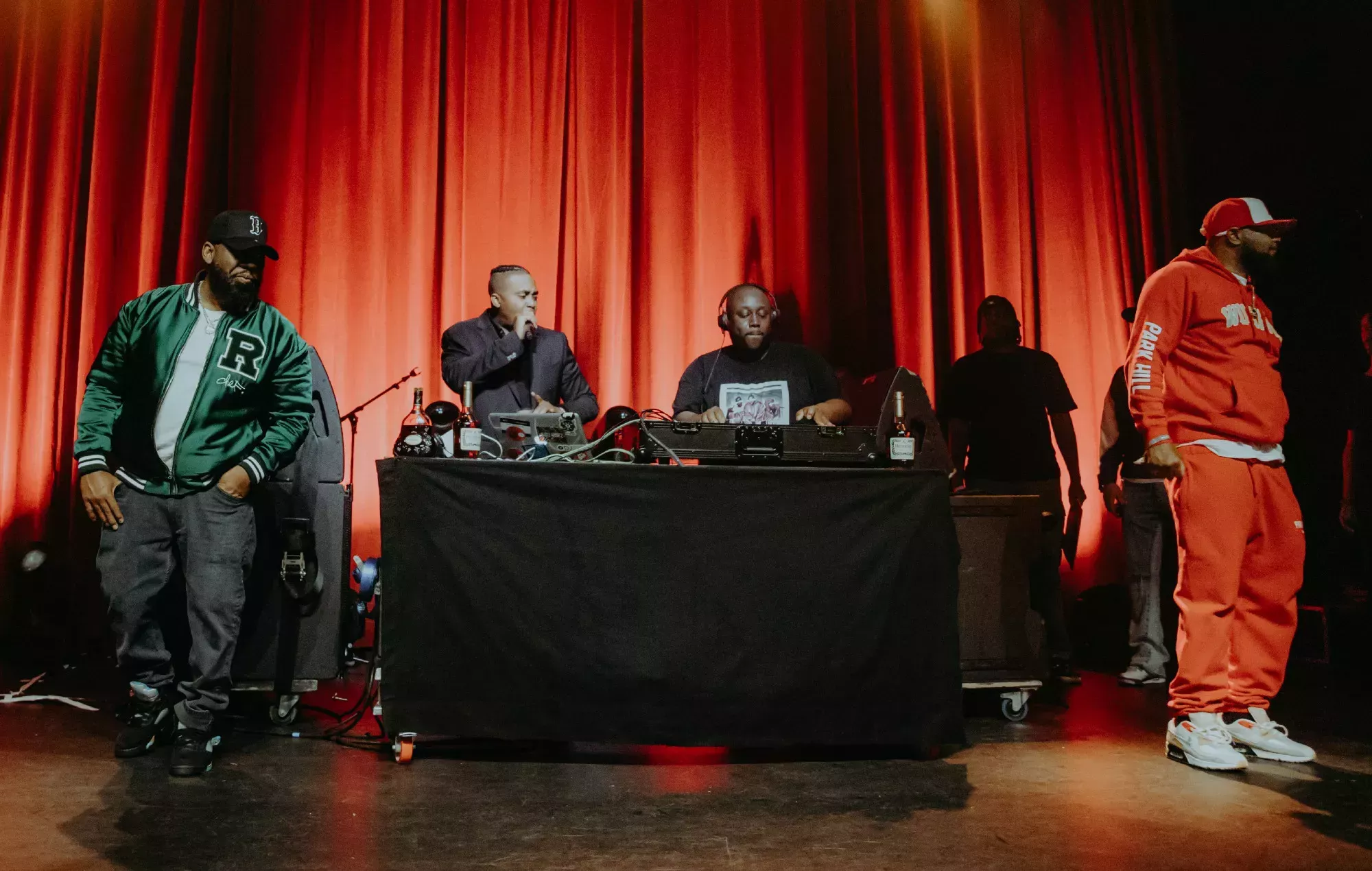 Wu-Tang Clan se une a Nas en el escenario de una fiesta londinense para celebrar los 50 años del hip-hop