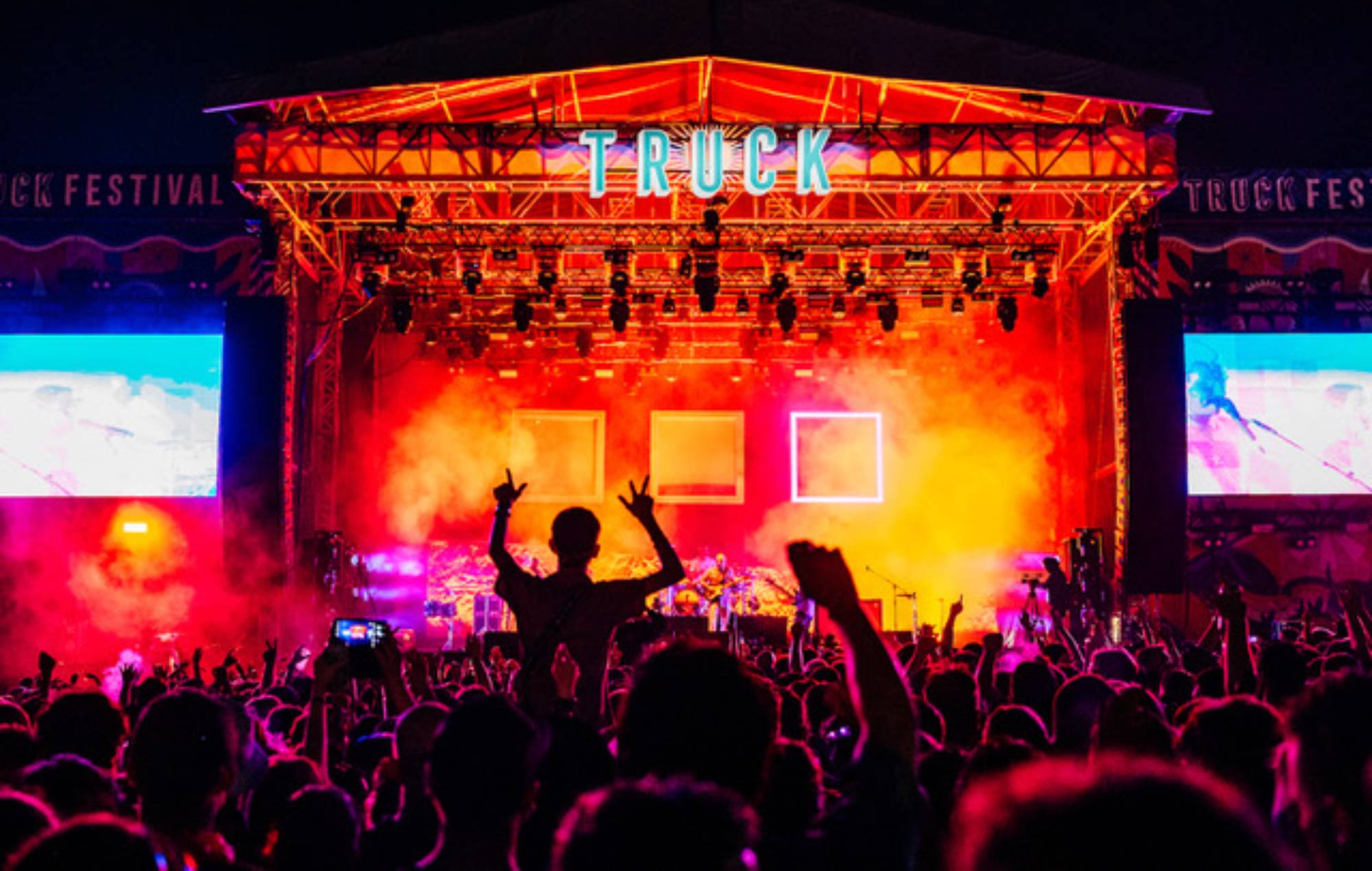 El público del Truck Festival se hace viral por hacer moshing al son de una orquesta