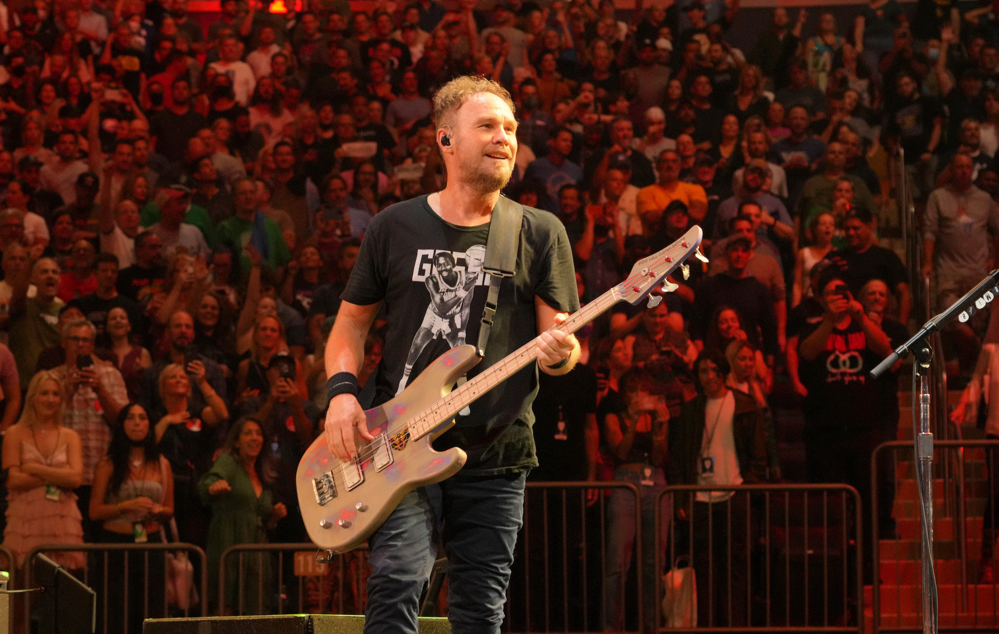 Jeff Ament, de Pearl Jam, dice que el nuevo álbum de la banda "aún no se siente como un disco"