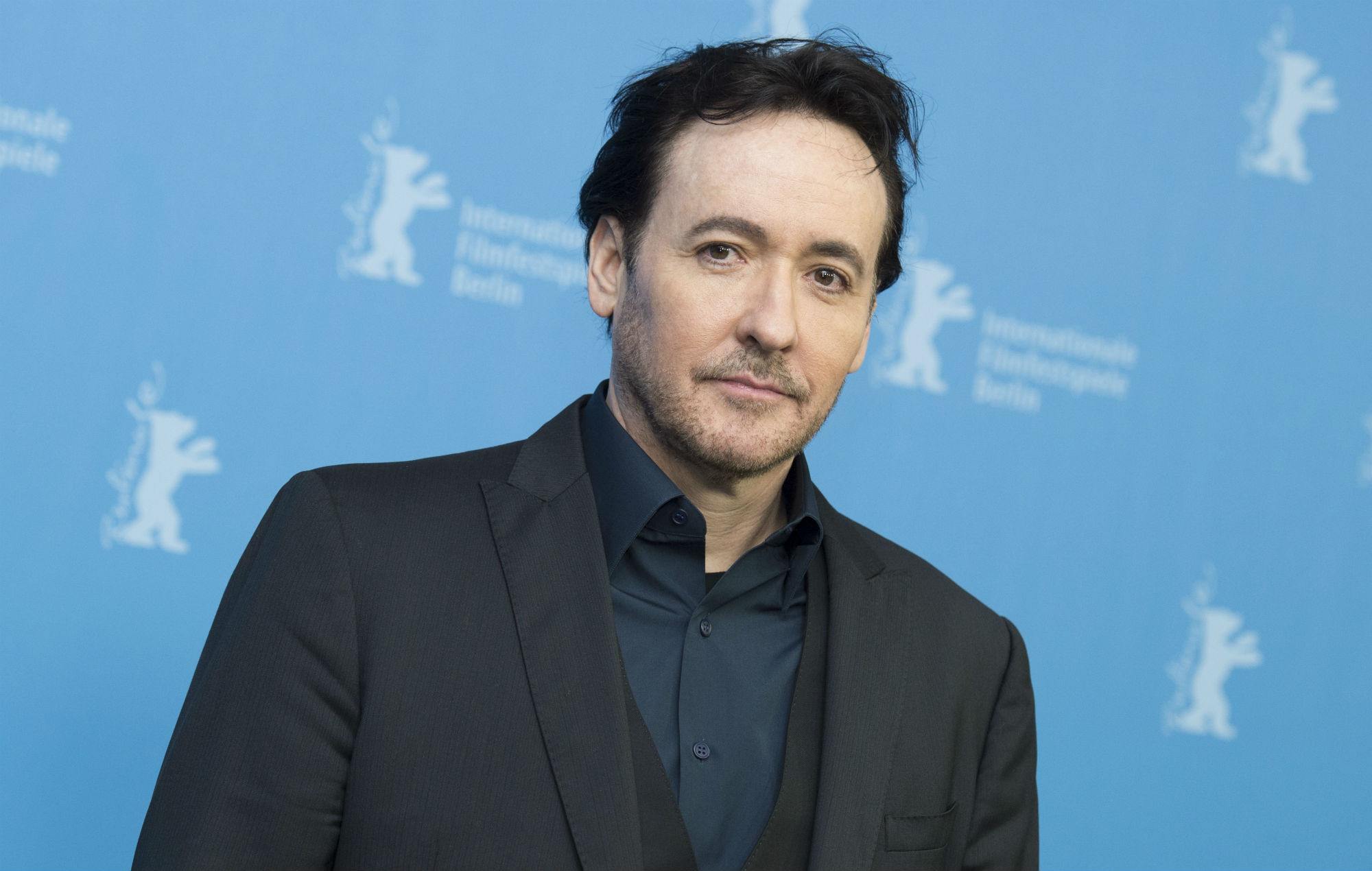 John Cusack dice que los estudios de cine son una "empresa criminal" tras la nueva propuesta de IA
