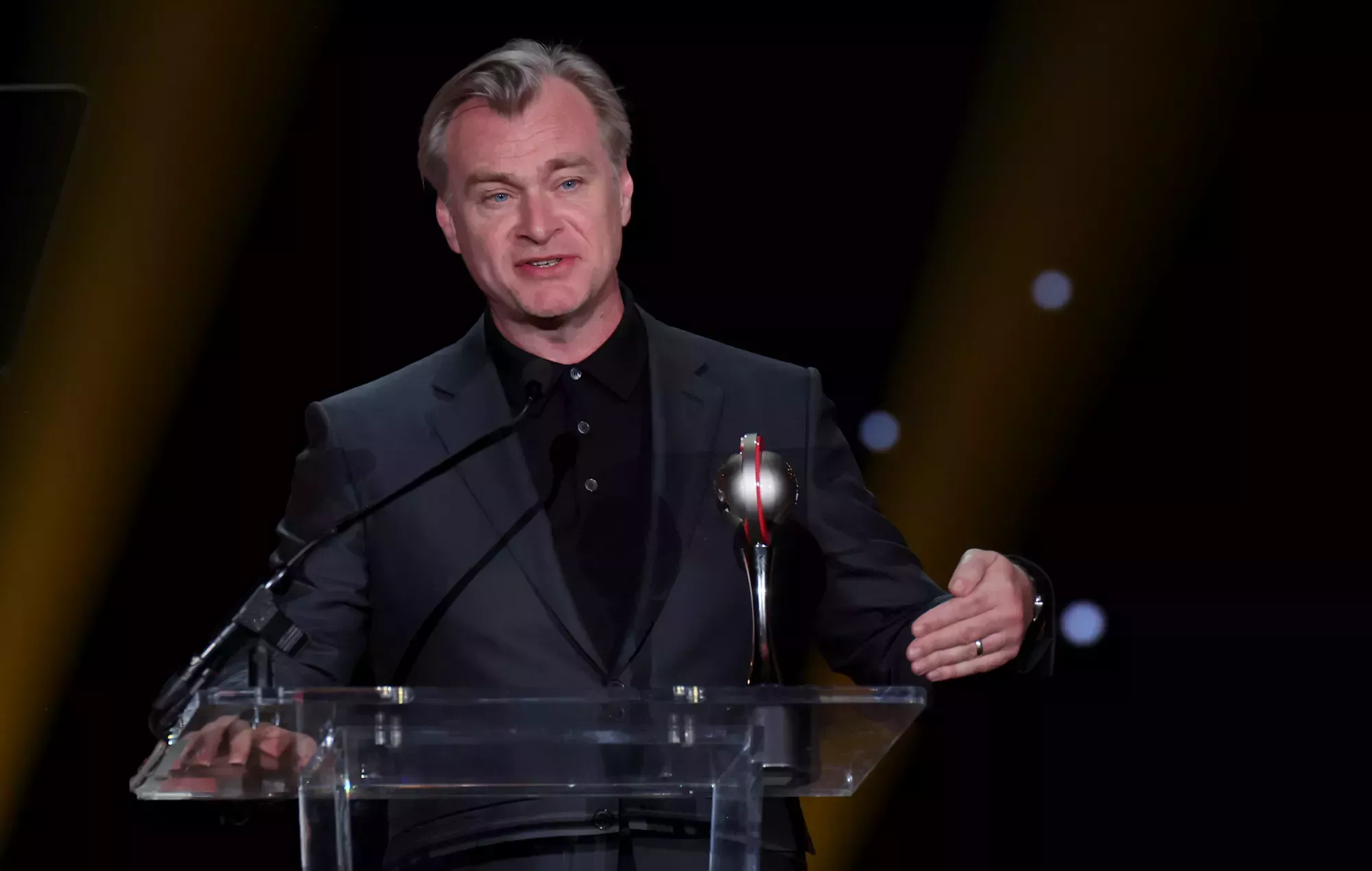 La hija de Christopher Nolan participó en una truculenta escena de 