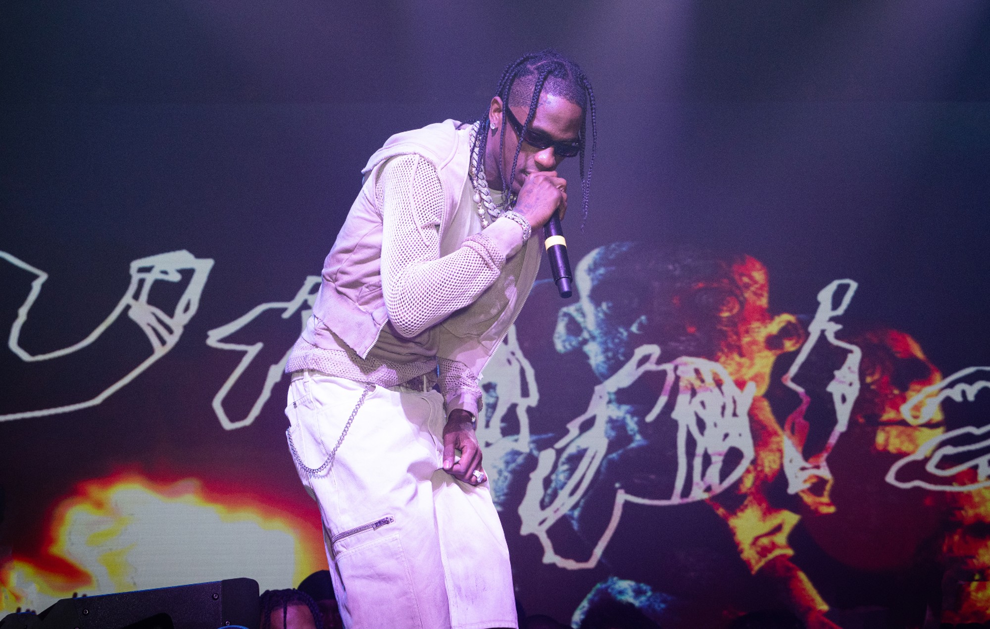 Los fans de Travis Scott organizan una fiesta de "Utopía" en las Pirámides de Egipto pese a la cancelación del concierto