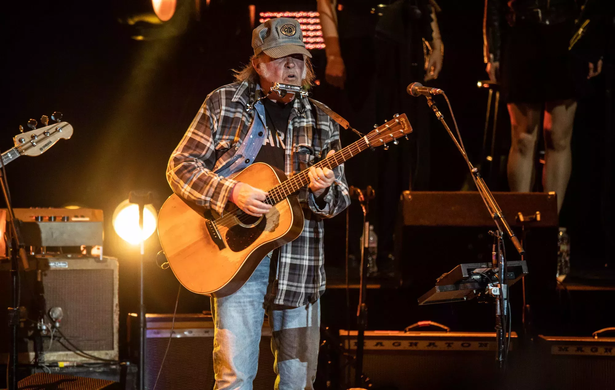 Neil Young presenta sus rarezas en su primera gira en cuatro años