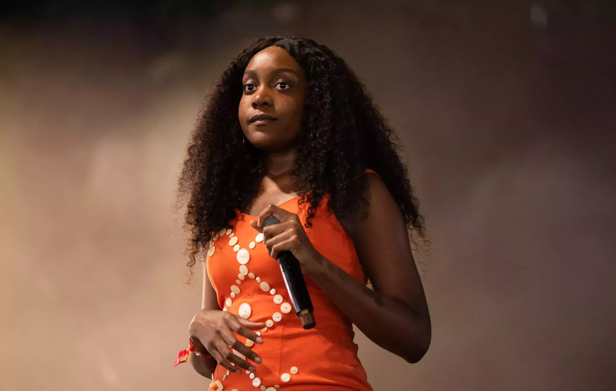 Noname amenaza con cancelar el lanzamiento de su nuevo álbum tras las críticas recibidas por el reportaje de Jay Electronica