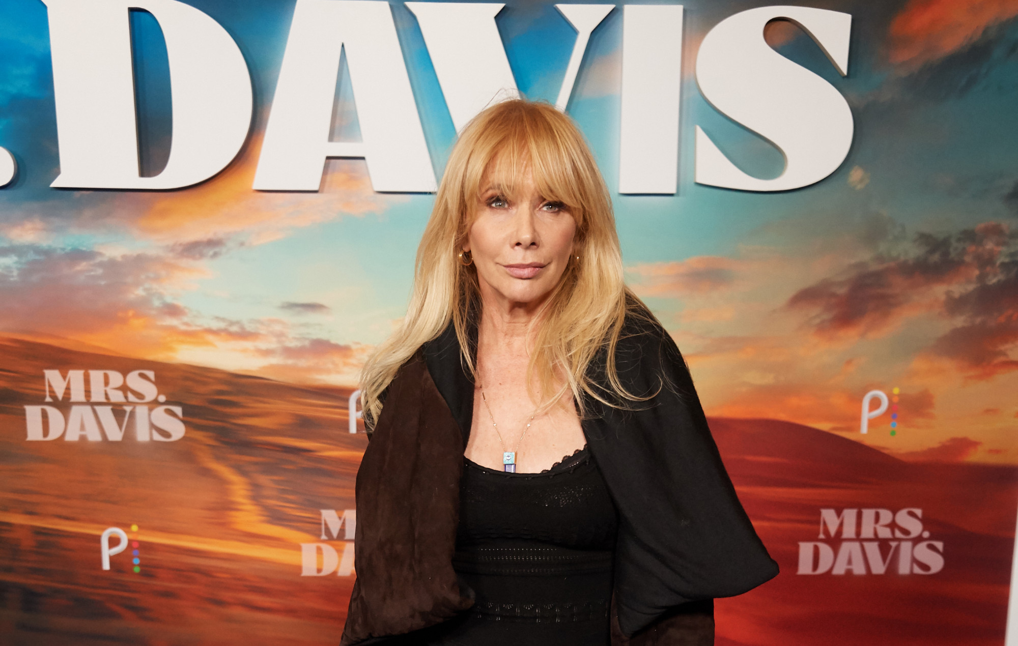 Rosanna Arquette estrella su coche contra un centro comercial