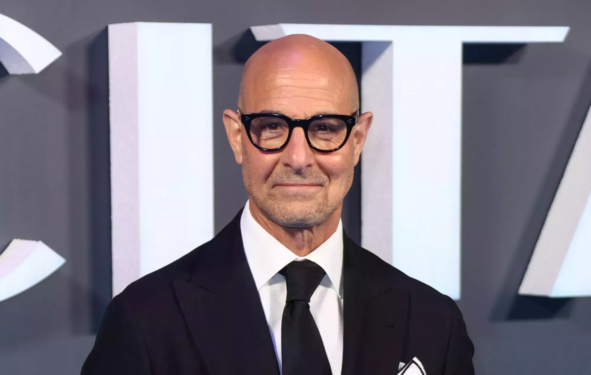 Stanley Tucci dice que los actores heterosexuales deberían poder interpretar a personajes gays
