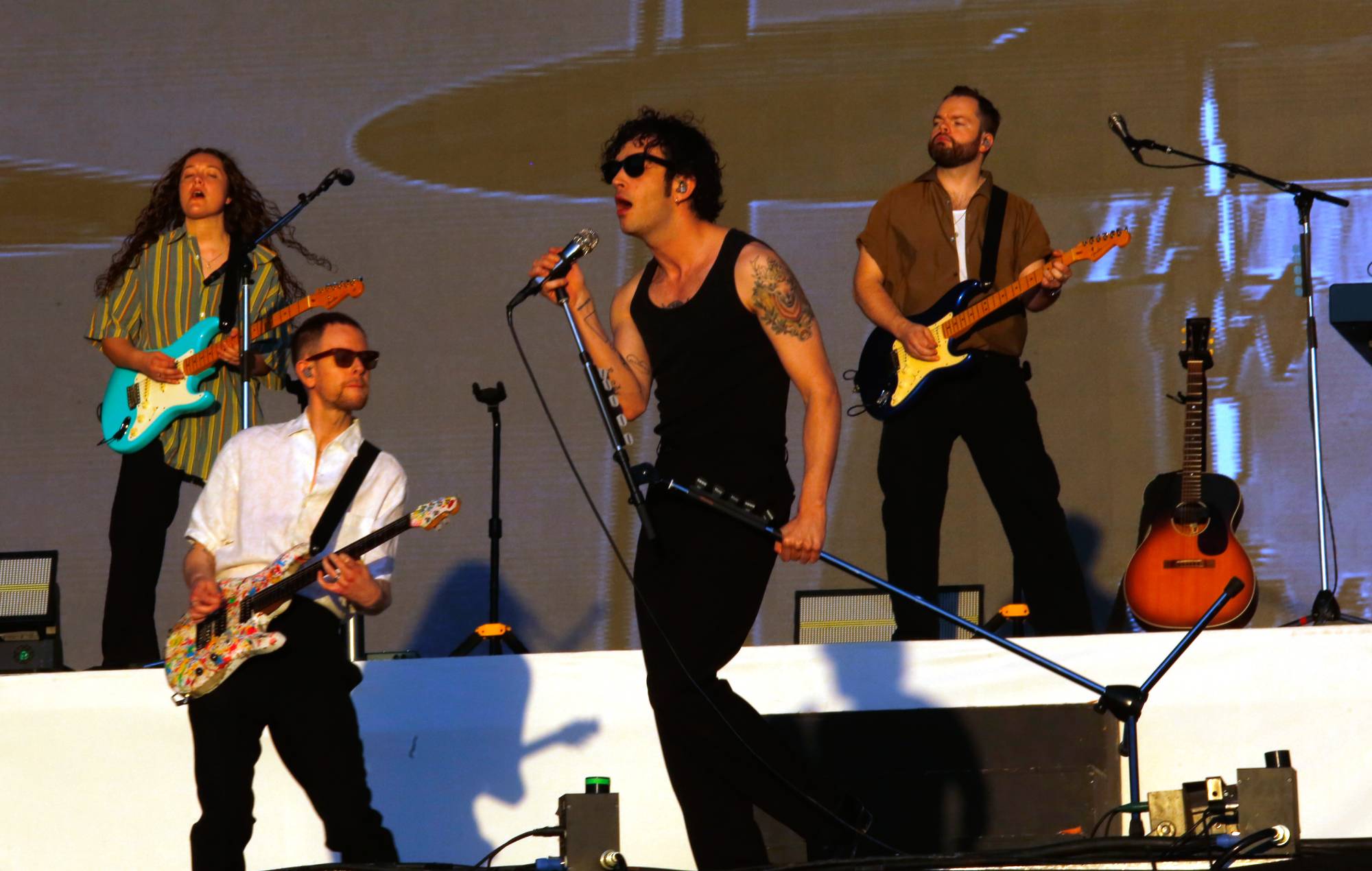 The 1975 anuncia nuevos conciertos en el Reino Unido: "¡Se va a poner raro!"