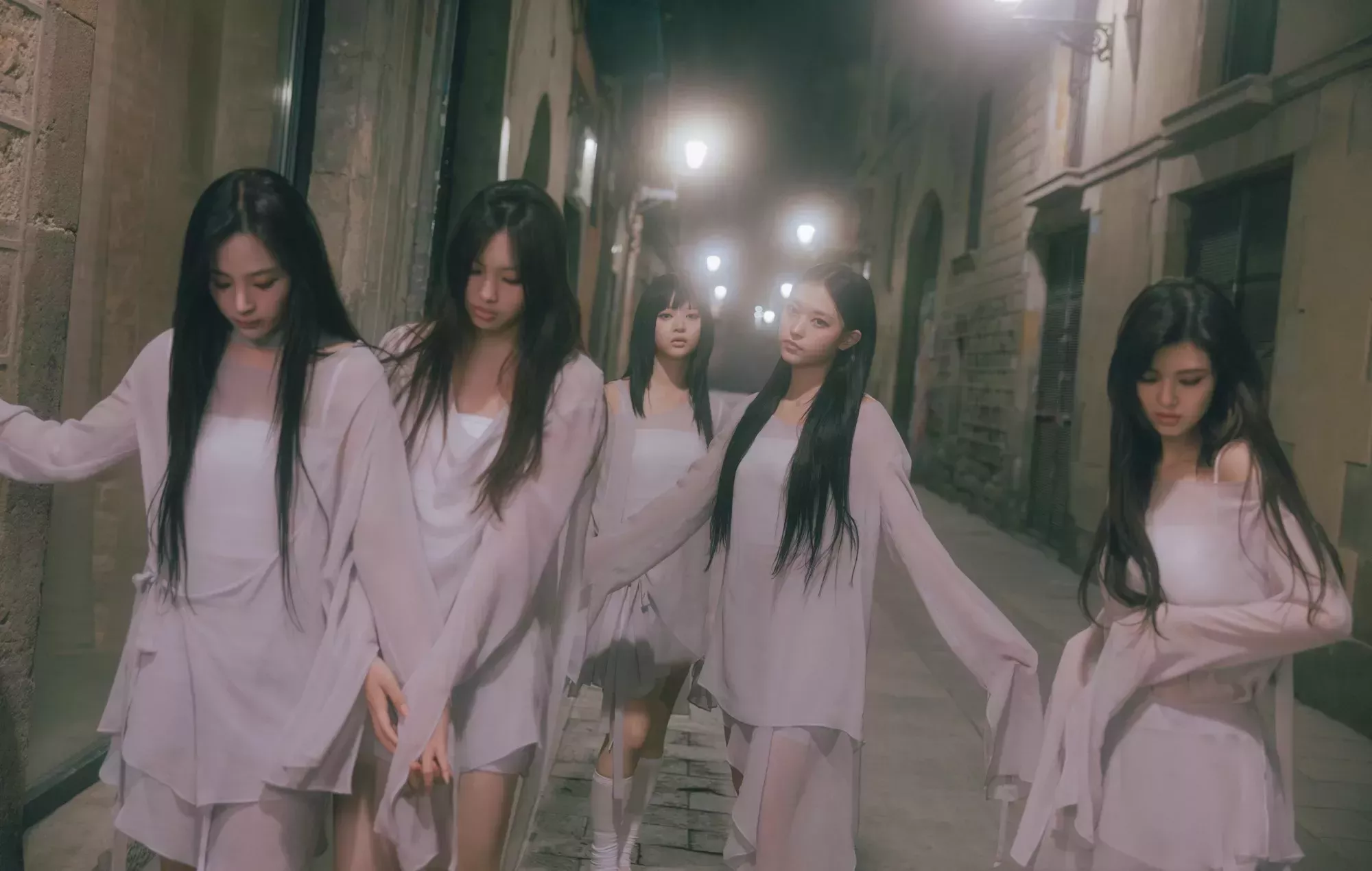 Vea a NewJeans interpretar 