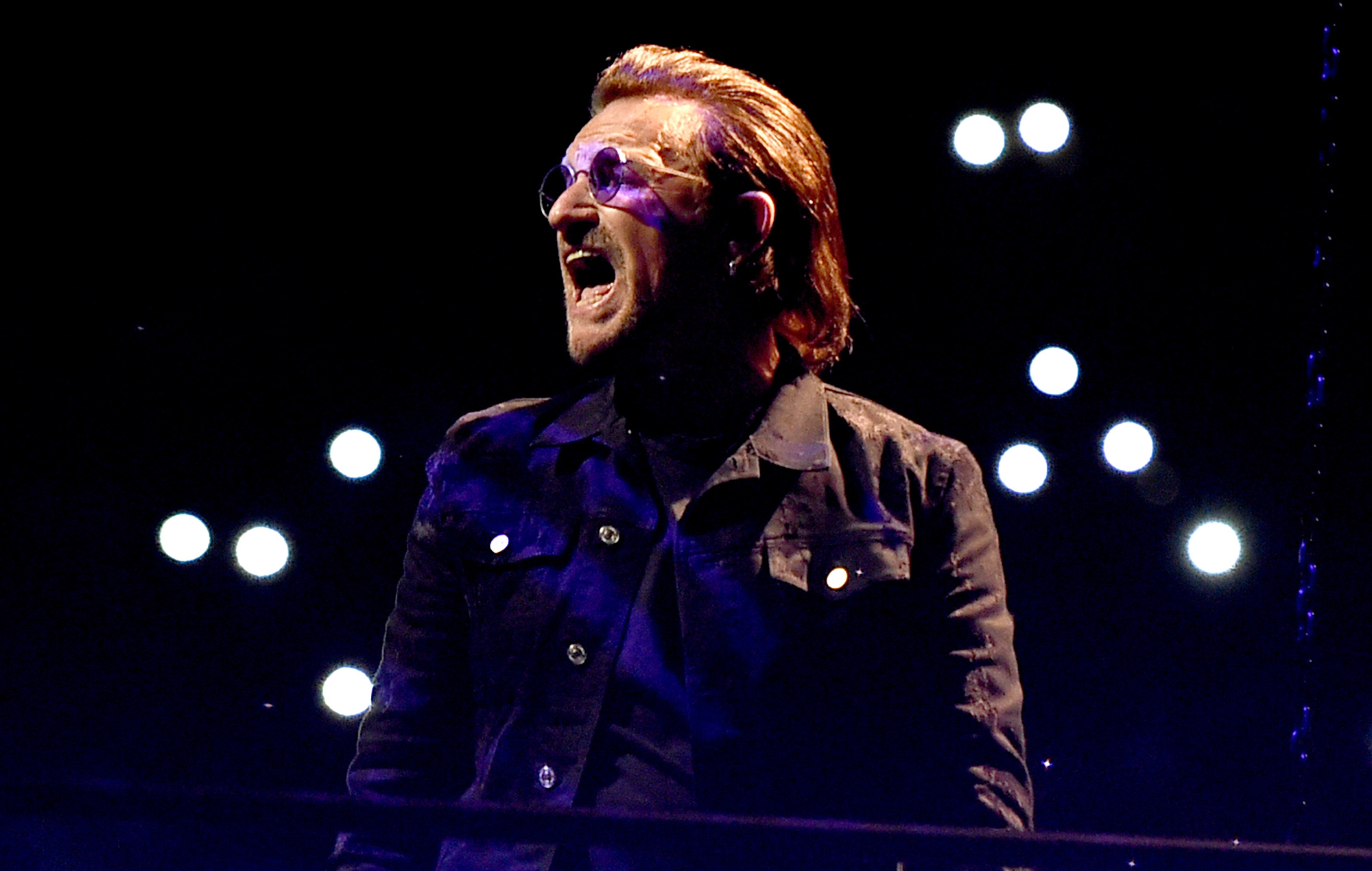 Bono canta "Redemption Song" de Bob Marley en el Festival de Cine de Sarajevo
