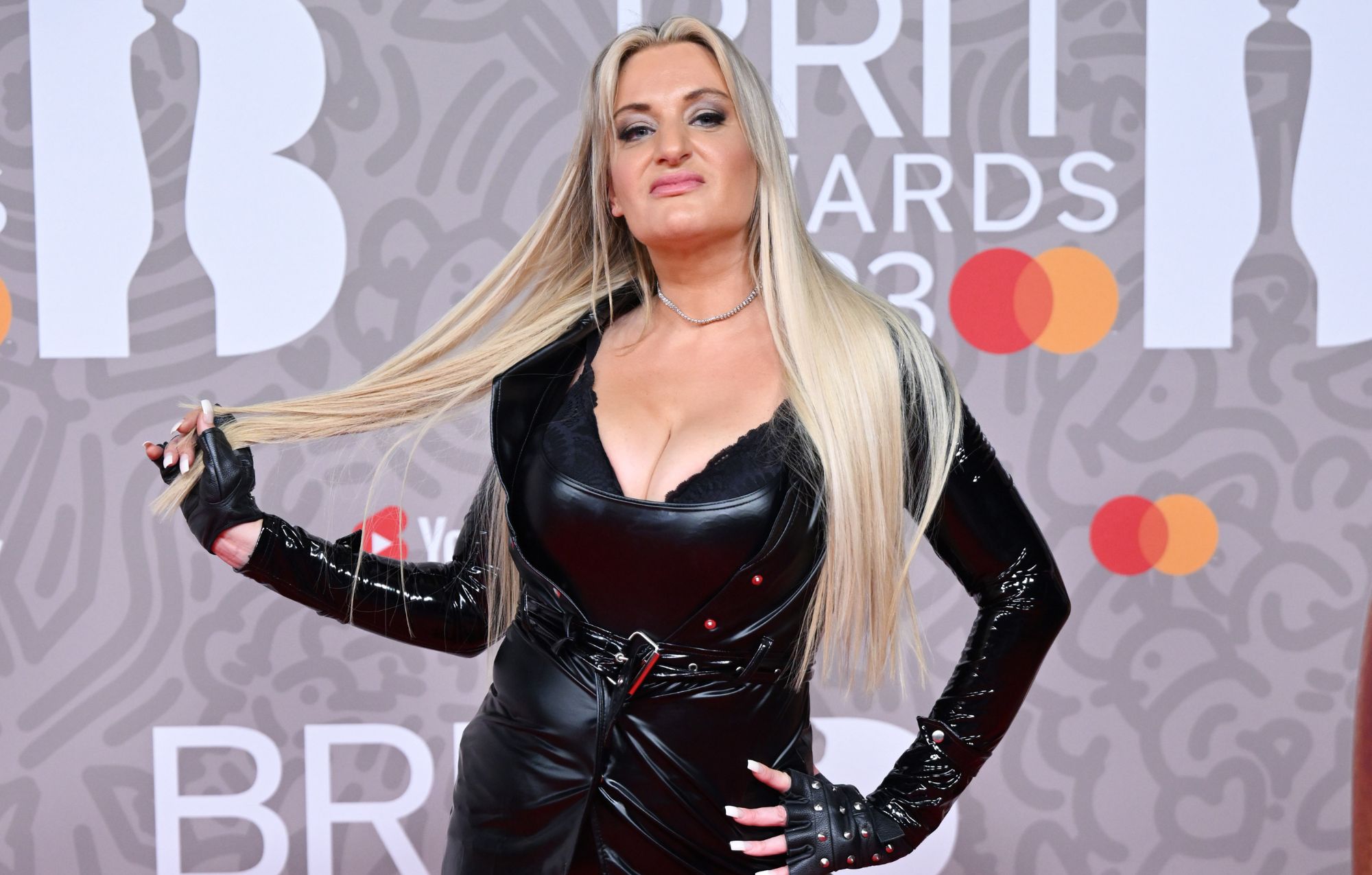 Daisy May Cooper responde a los rumores sobre la posibilidad de interpretar a M en la próxima película de James Bond